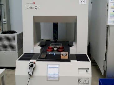 A EROWA CMM Qi gép elölnézete