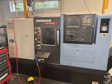A DOOSAN LYNX 200 LM  gép elölnézete