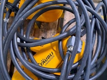 A STAUBLI TX60 gép elölnézete