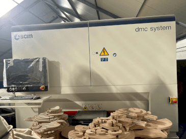 A SCM DMC SYSTEM gép elölnézete