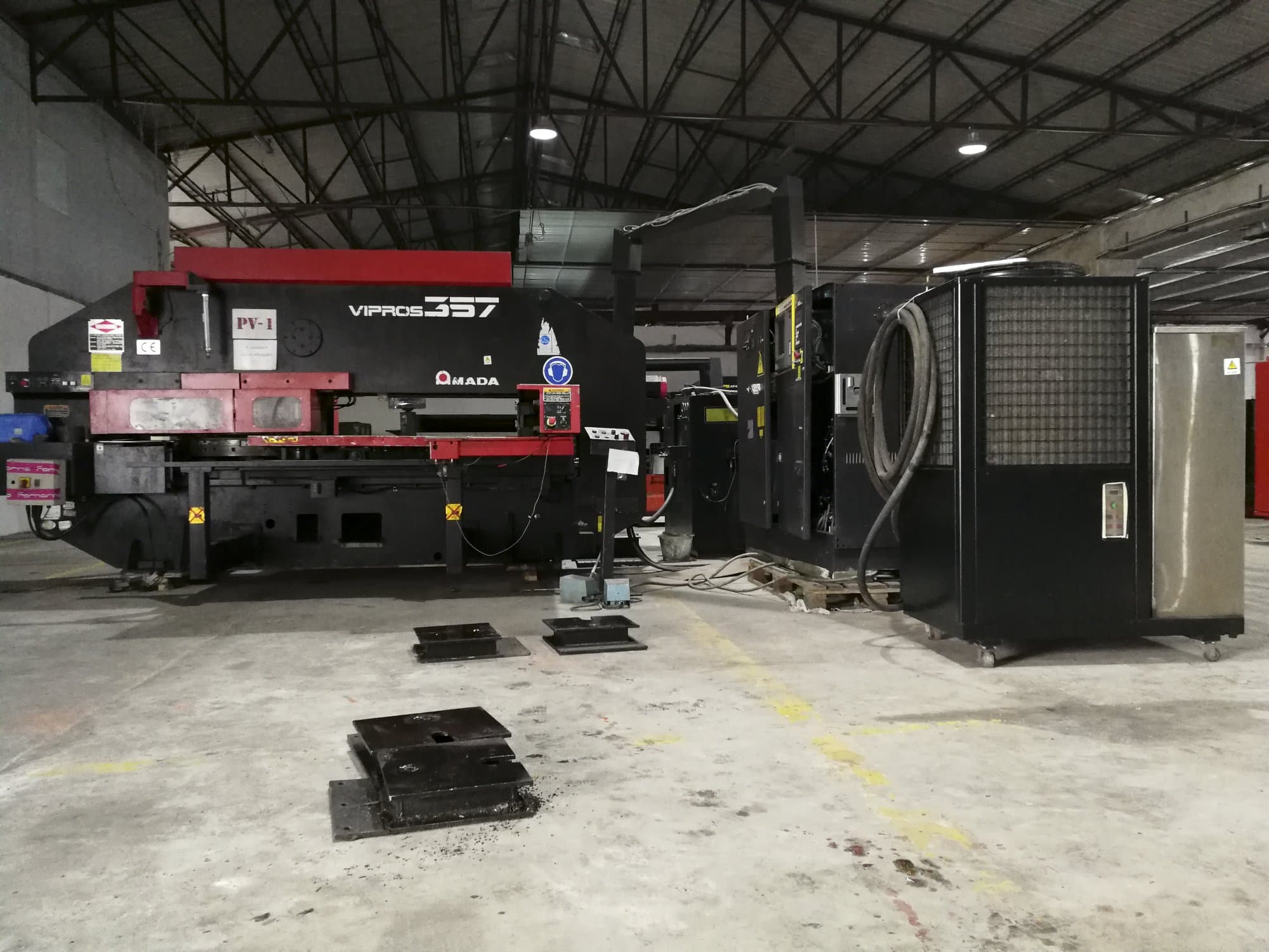 A AMADA Vipros 357 gép elölnézete