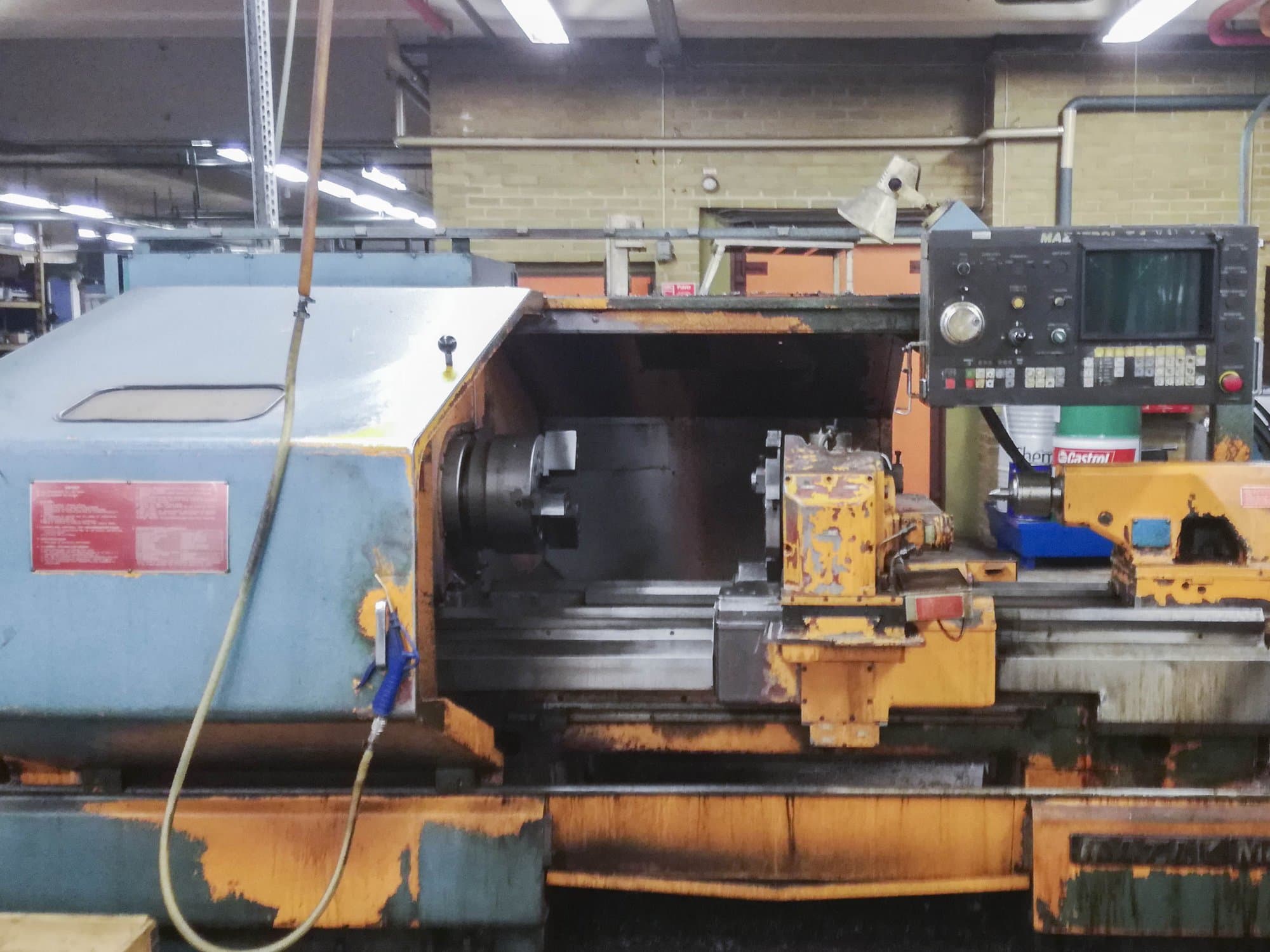 A Mazak M4-1000 gép elölnézete