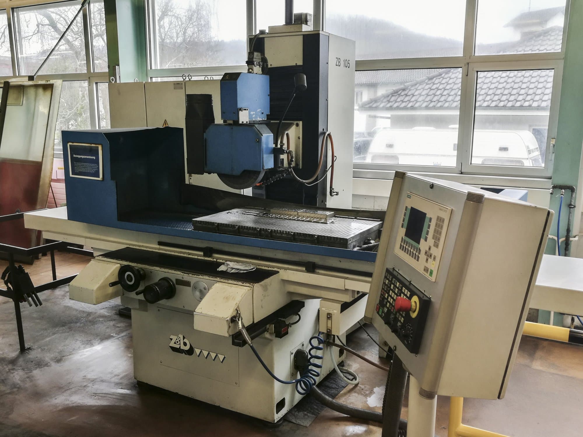 A ZIERSCH & BALTRUSCH NC-SUPERPLUS ZB 105 gép elölnézete