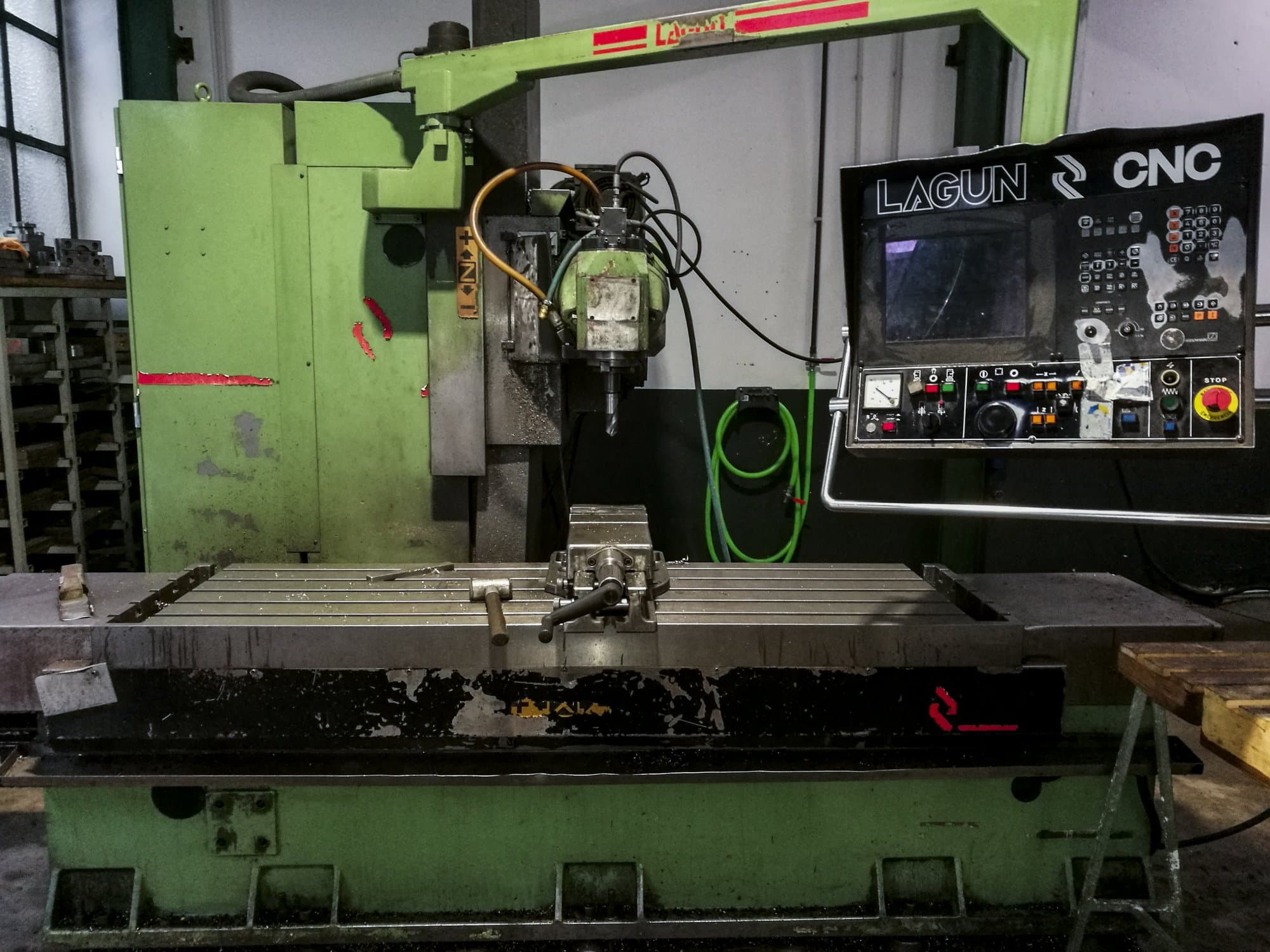 A Lagun FBF 1800 gép elölnézete