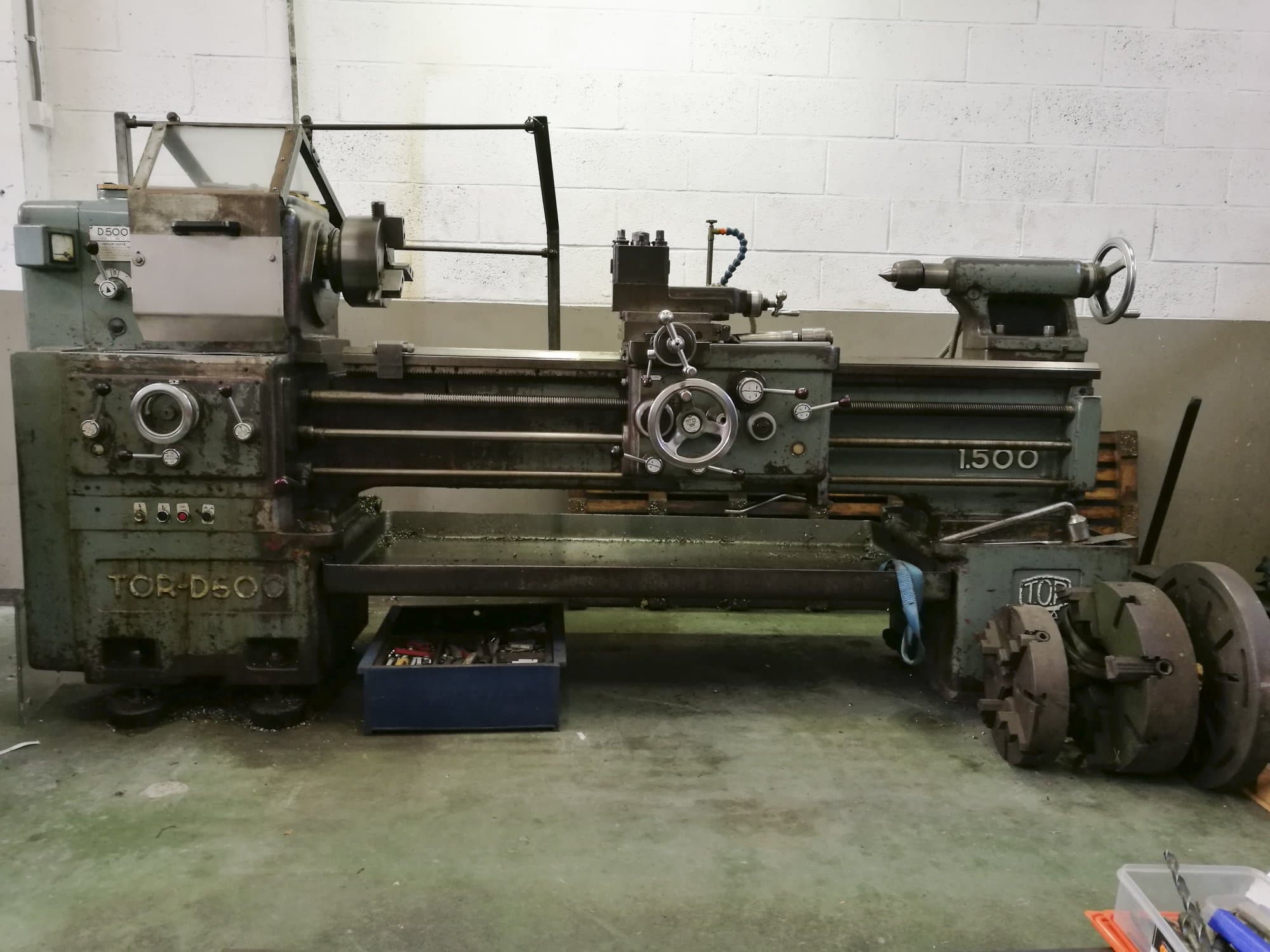 A TOR D-500  gép elölnézete