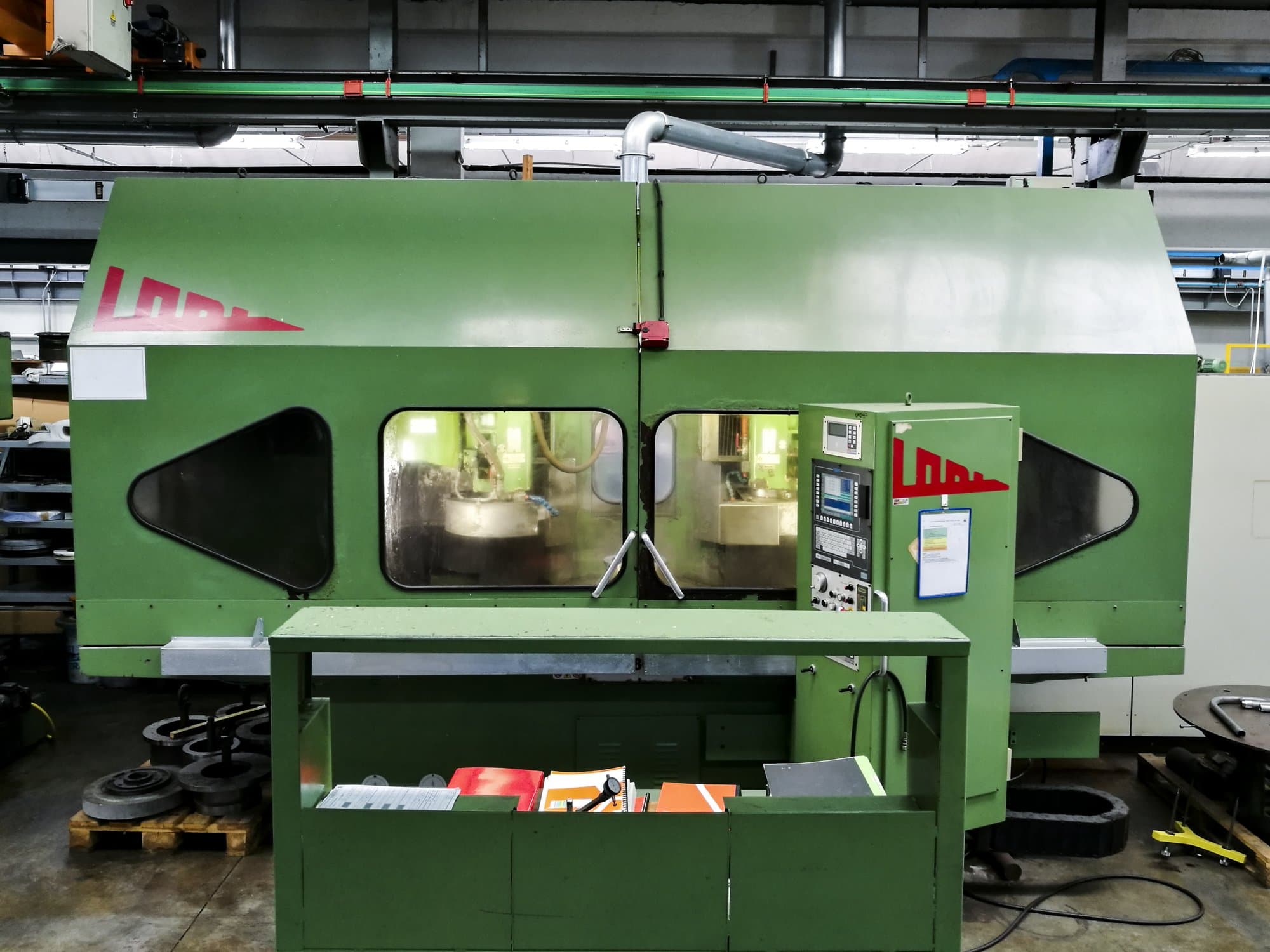 A Lodi RTR S800 CNC gép elölnézete