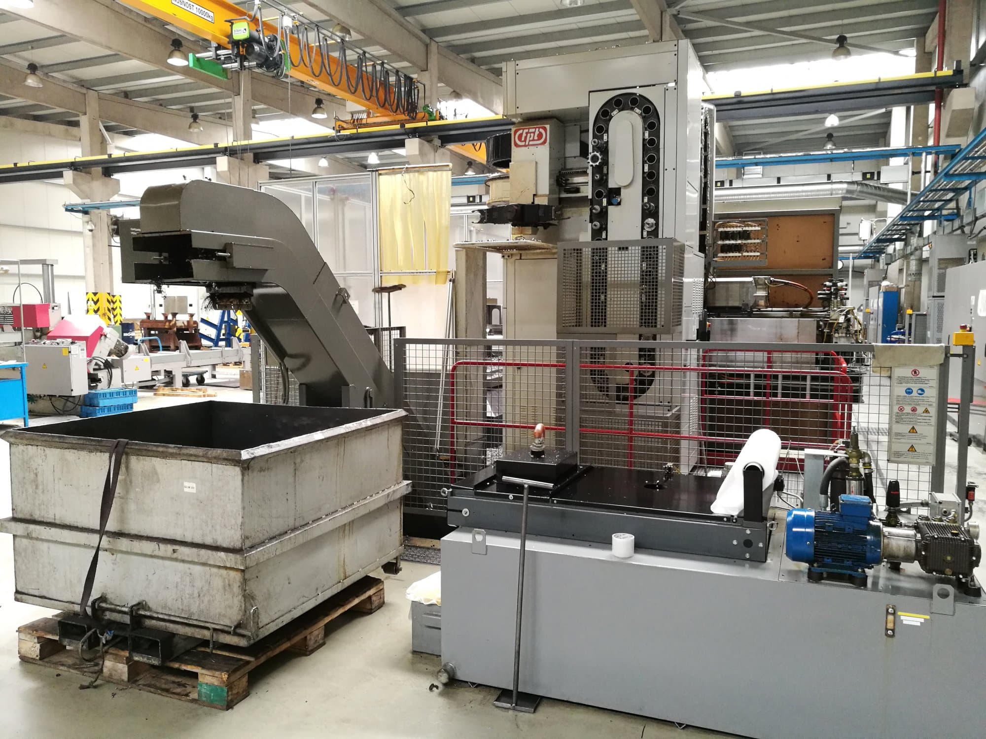 A FPT AREA M gép elölnézete