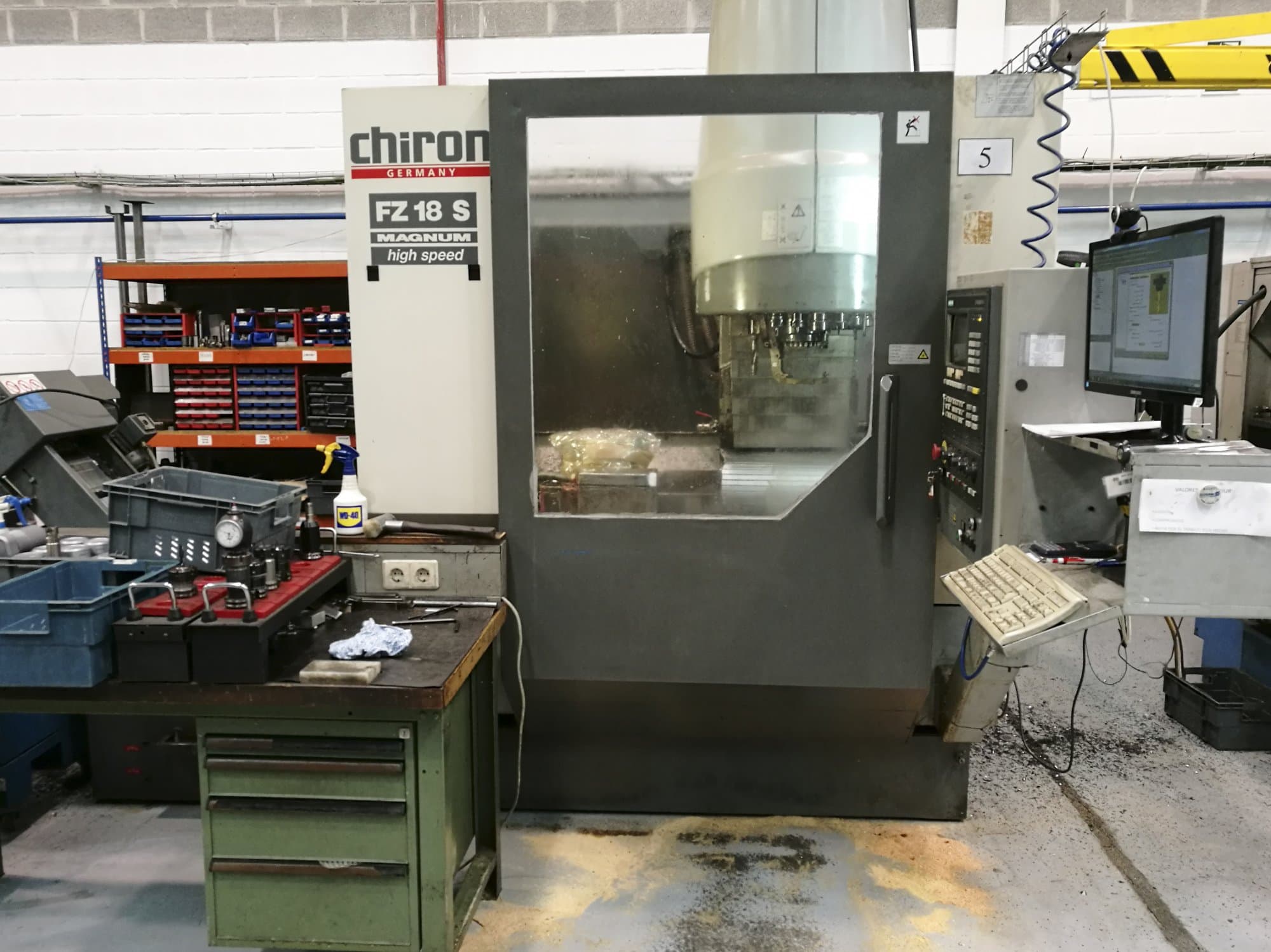 A Chiron FZ18 S Magnum gép elölnézete