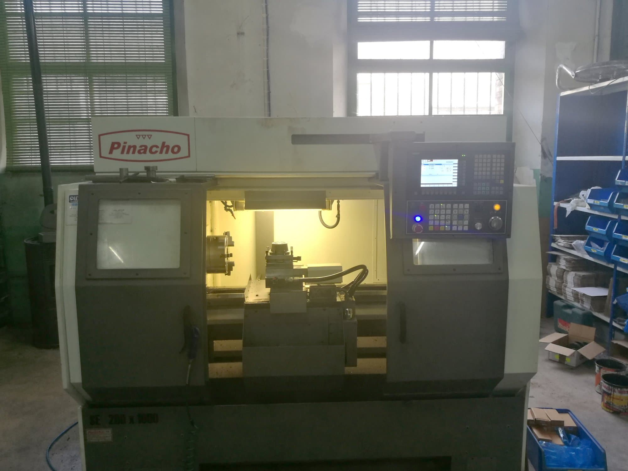 A Pinacho SE-200 gép elölnézete