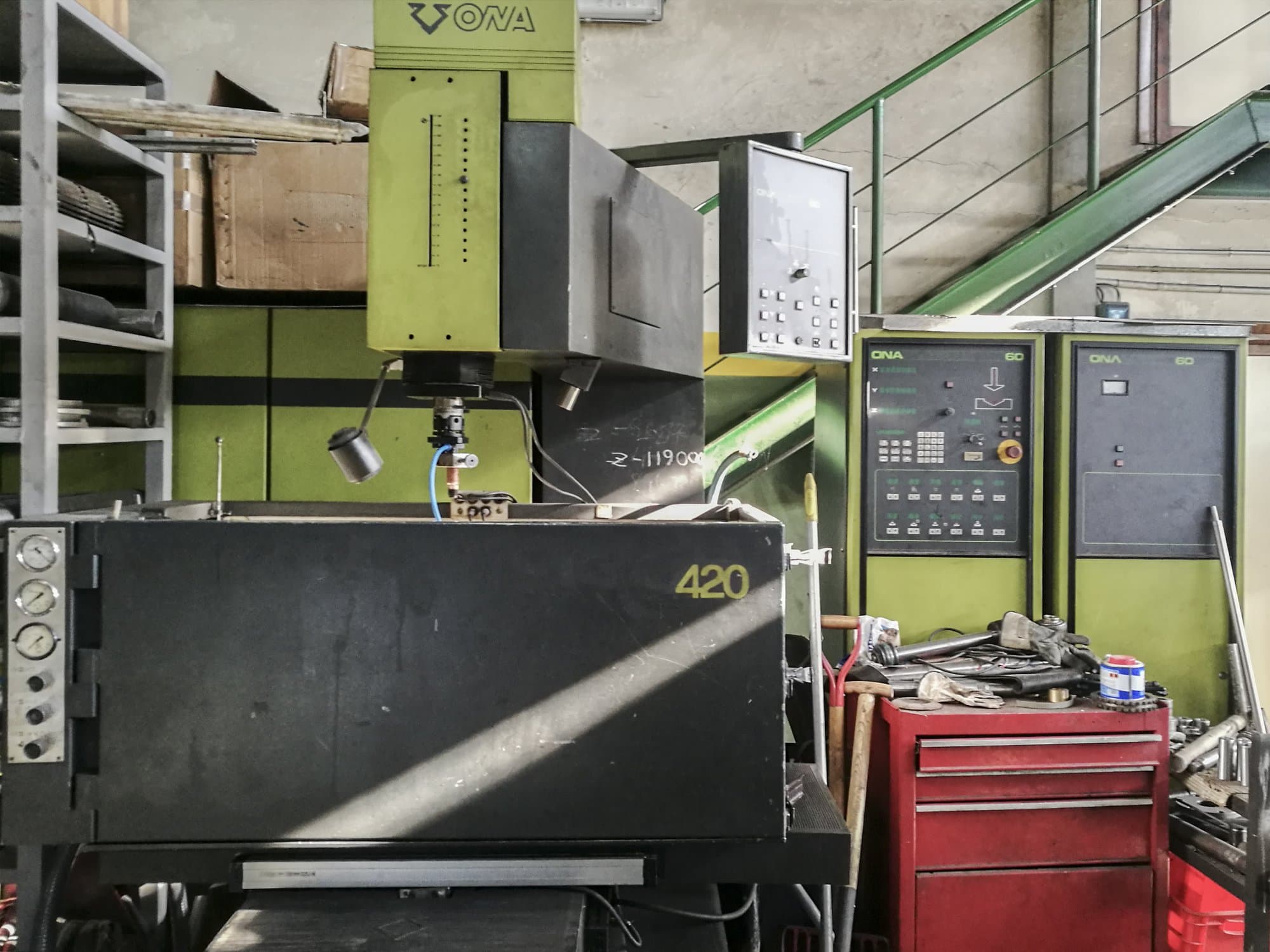 A ONA ONAMATIC 420  gép elölnézete