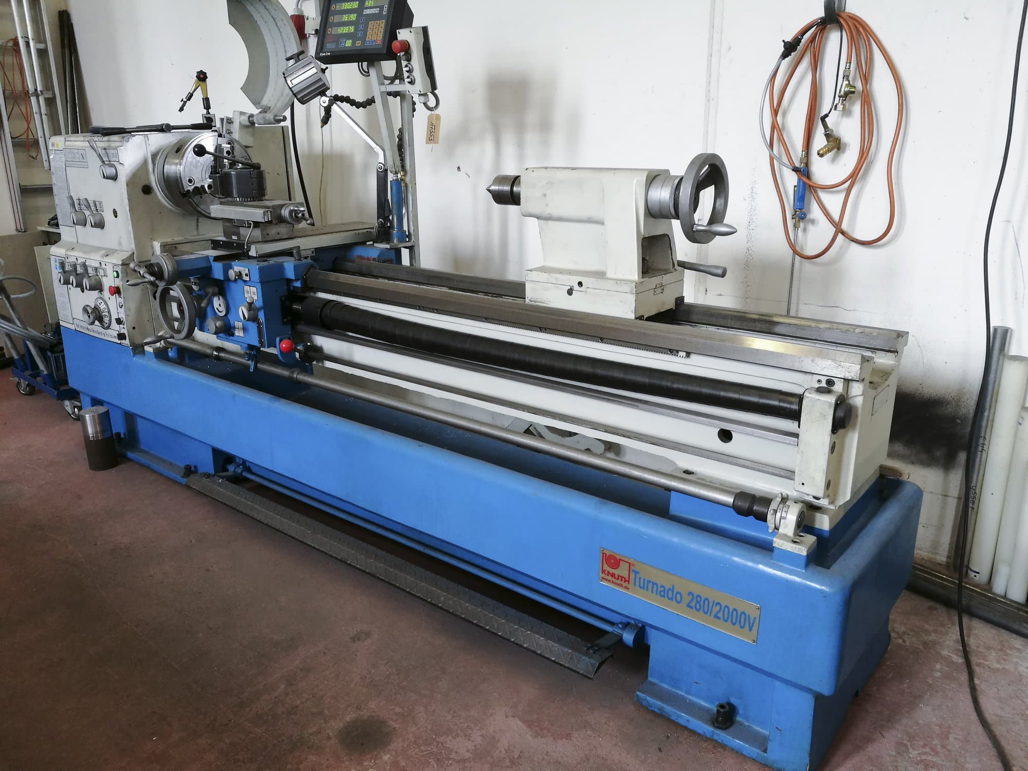A KNUTH Turnado 280/2000 V gép jobb nézete