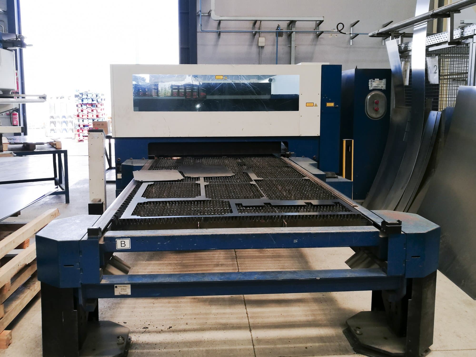 A Trumpf TruLaser 3530 gép elölnézete