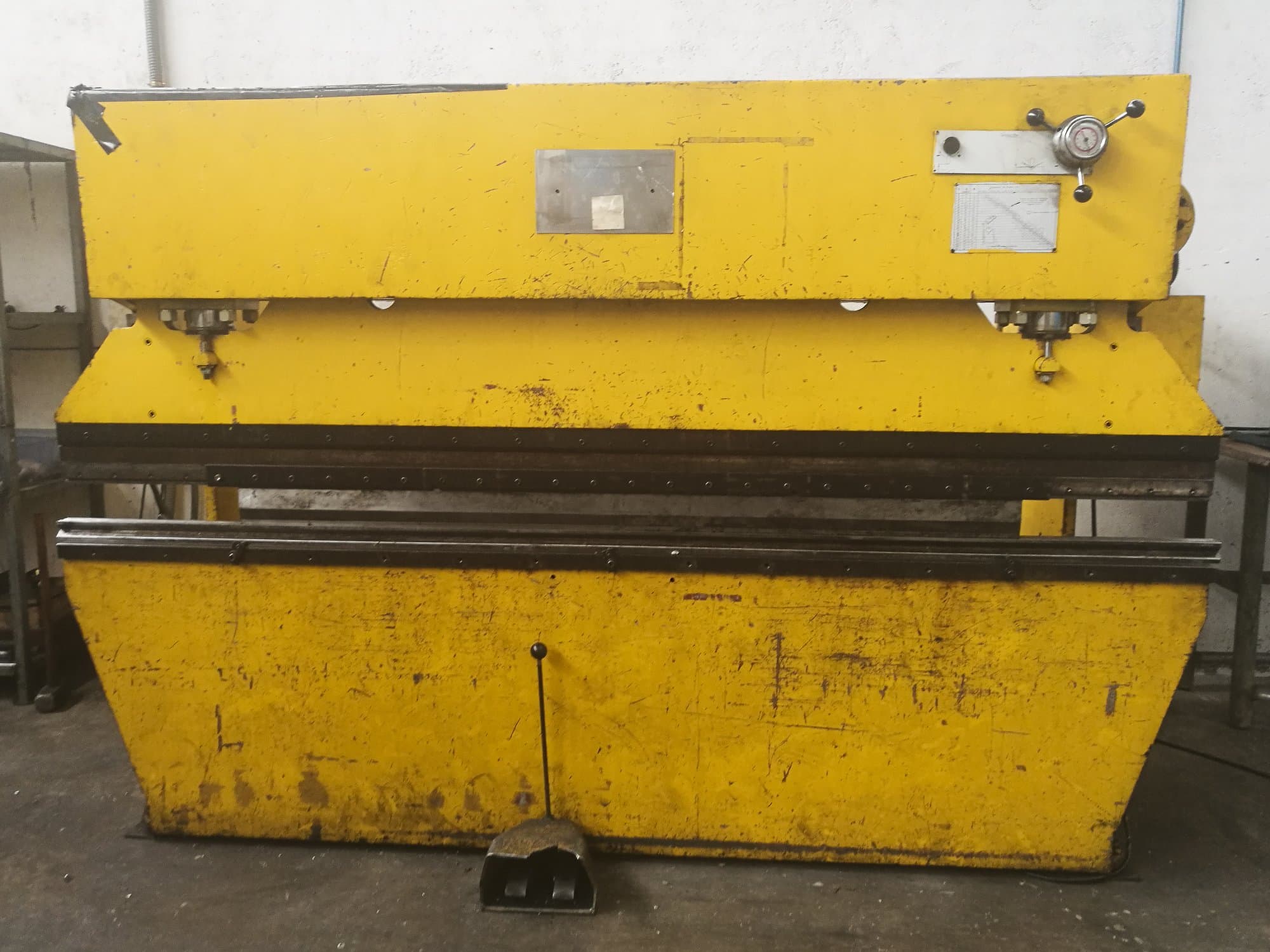 A Ajial 75 Tn  gép elölnézete