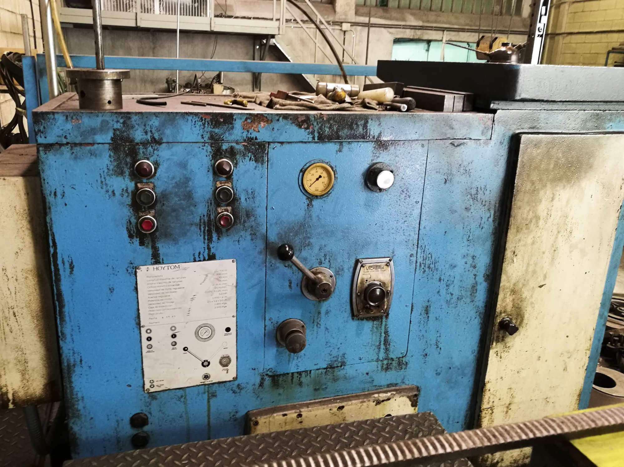 A Hoytom 700 H  gép elölnézete