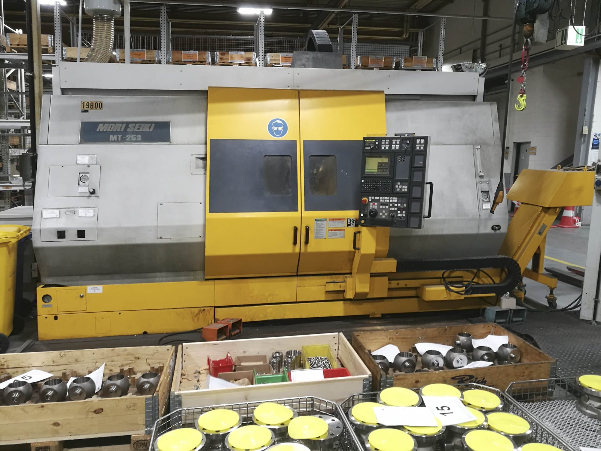 A MORI SEIKI MT-253/1000 gép elölnézete