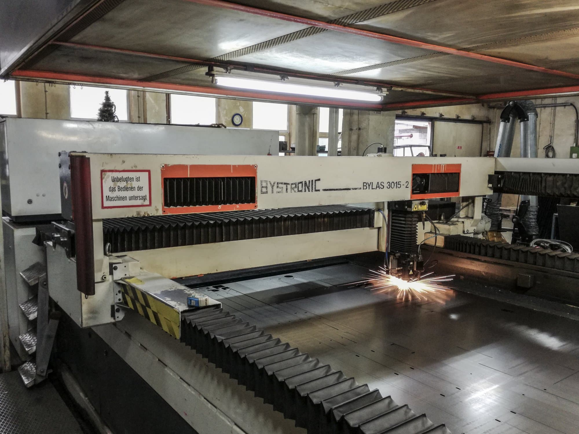 A Bystronic Bylas 3015-2  gép bal oldali nézete