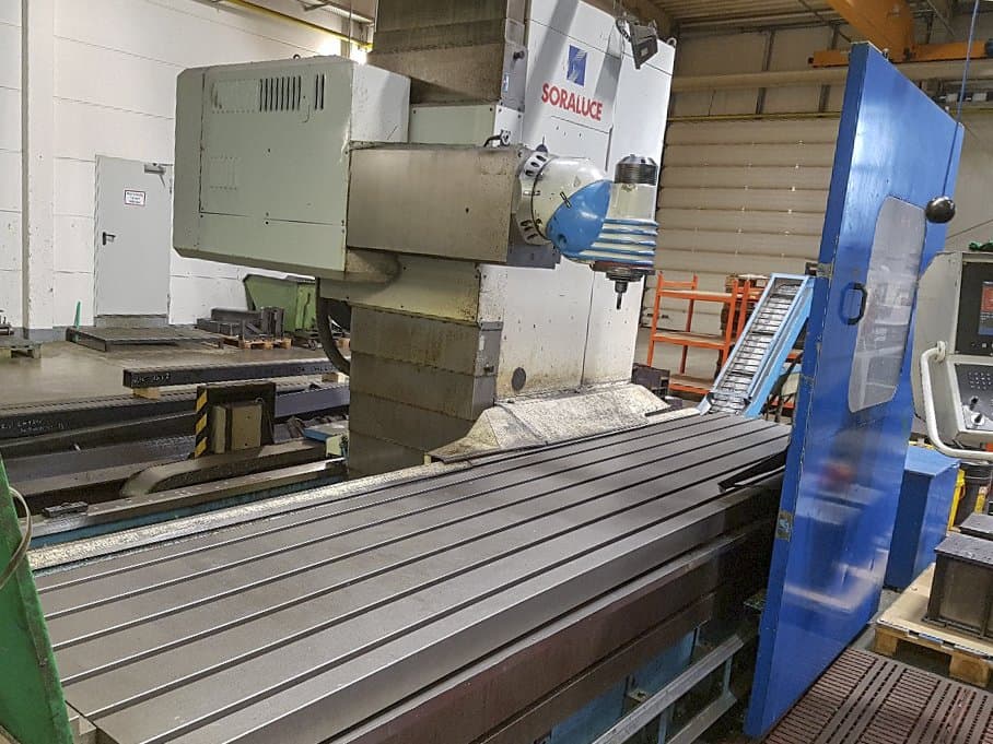 A Soraluce SL-4000 gép bal oldali nézete