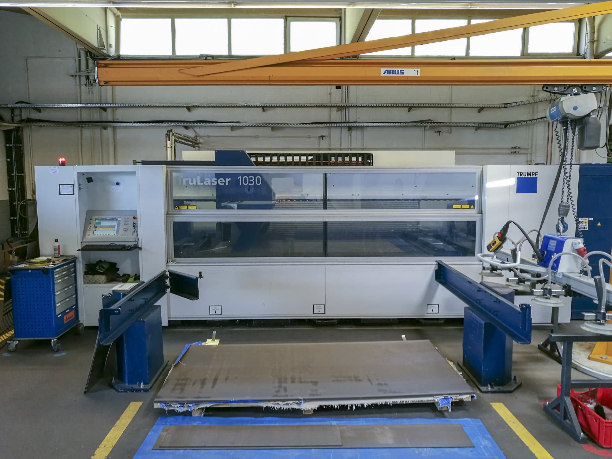 A Trumpf TruLaser 1030 (L22) gép elölnézete