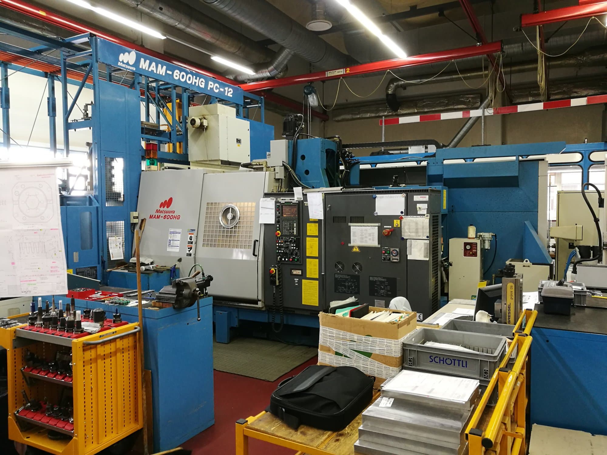 A Matsuura MAM 600HG PC-12 gép elölnézete
