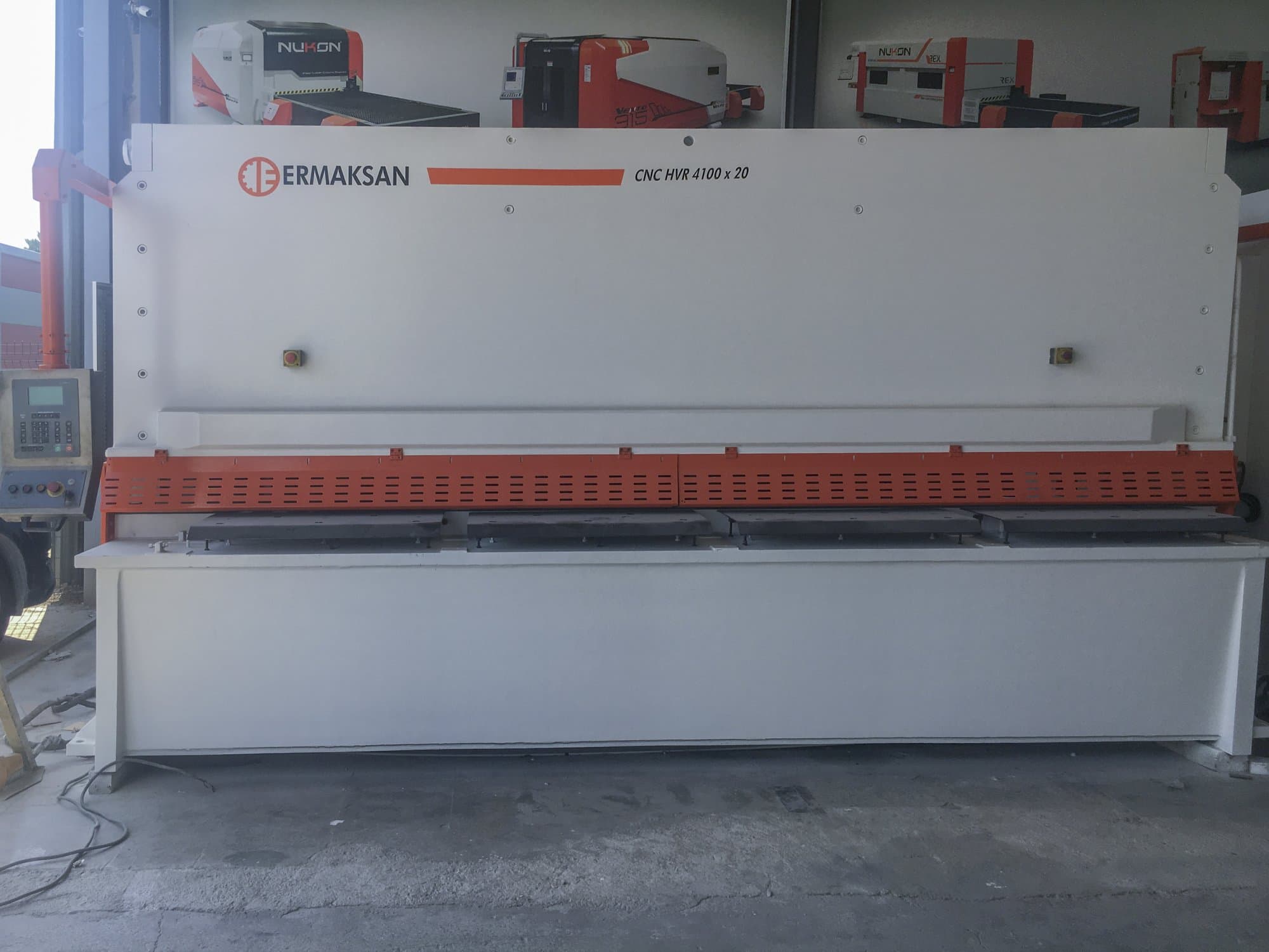A ERMAKSAN CNC HVR 4100x20  gép elölnézete