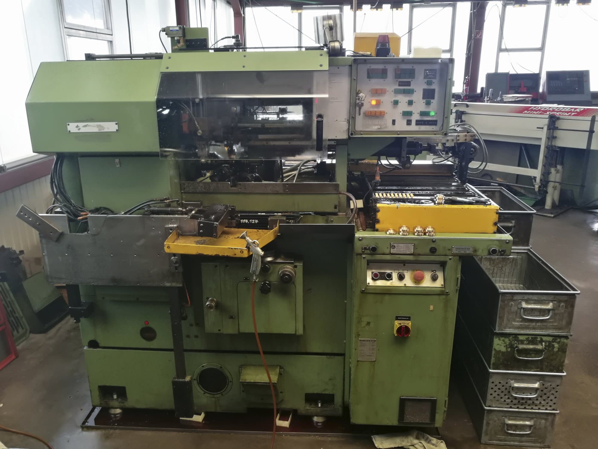 A KOEPFER 153 B gép elölnézete