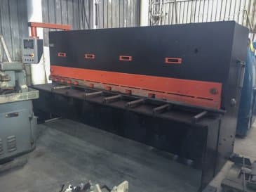 A Durma DHGM 3006 gép jobb nézete