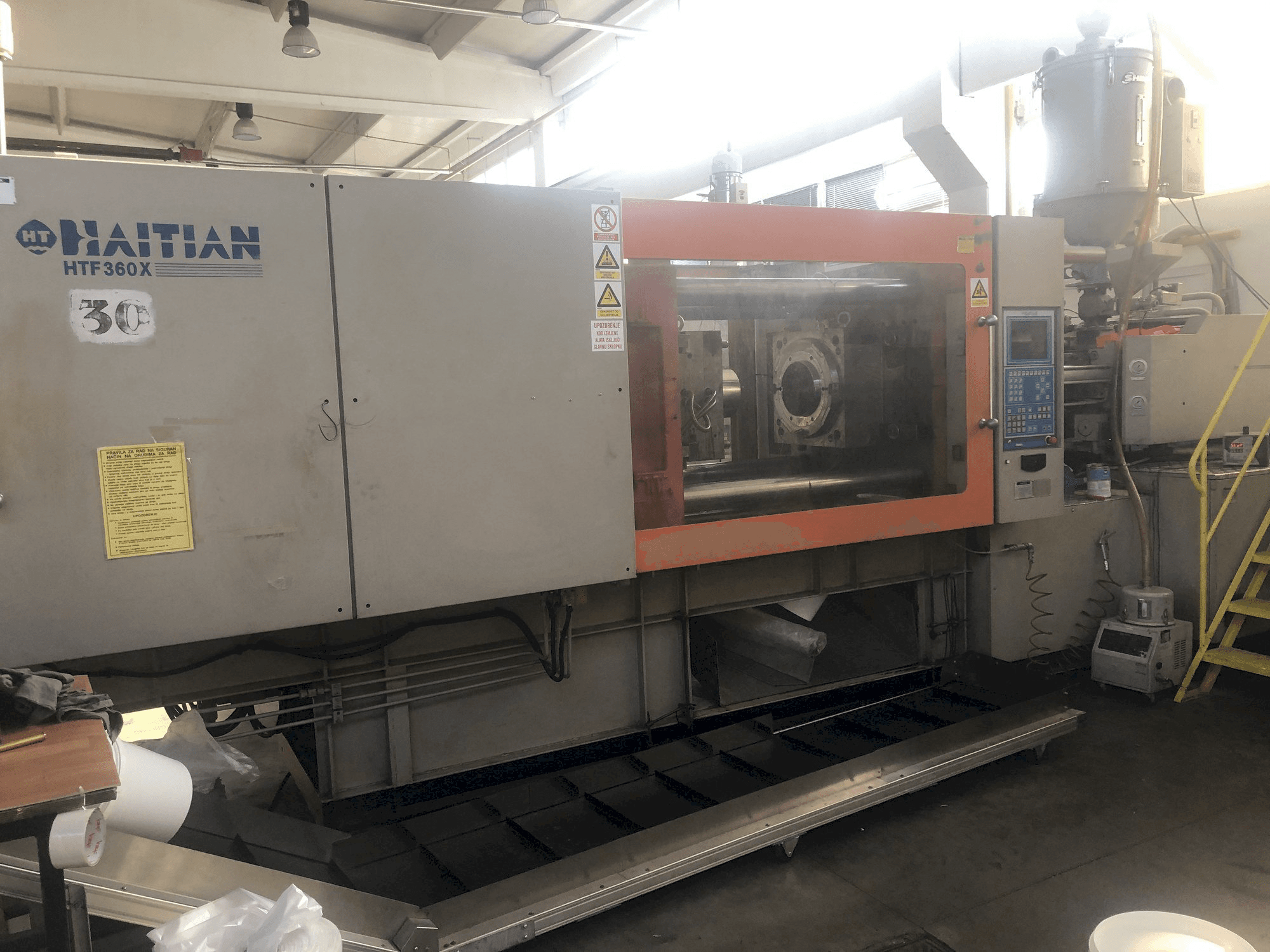 A HAITIAN HTF 360X gép elölnézete