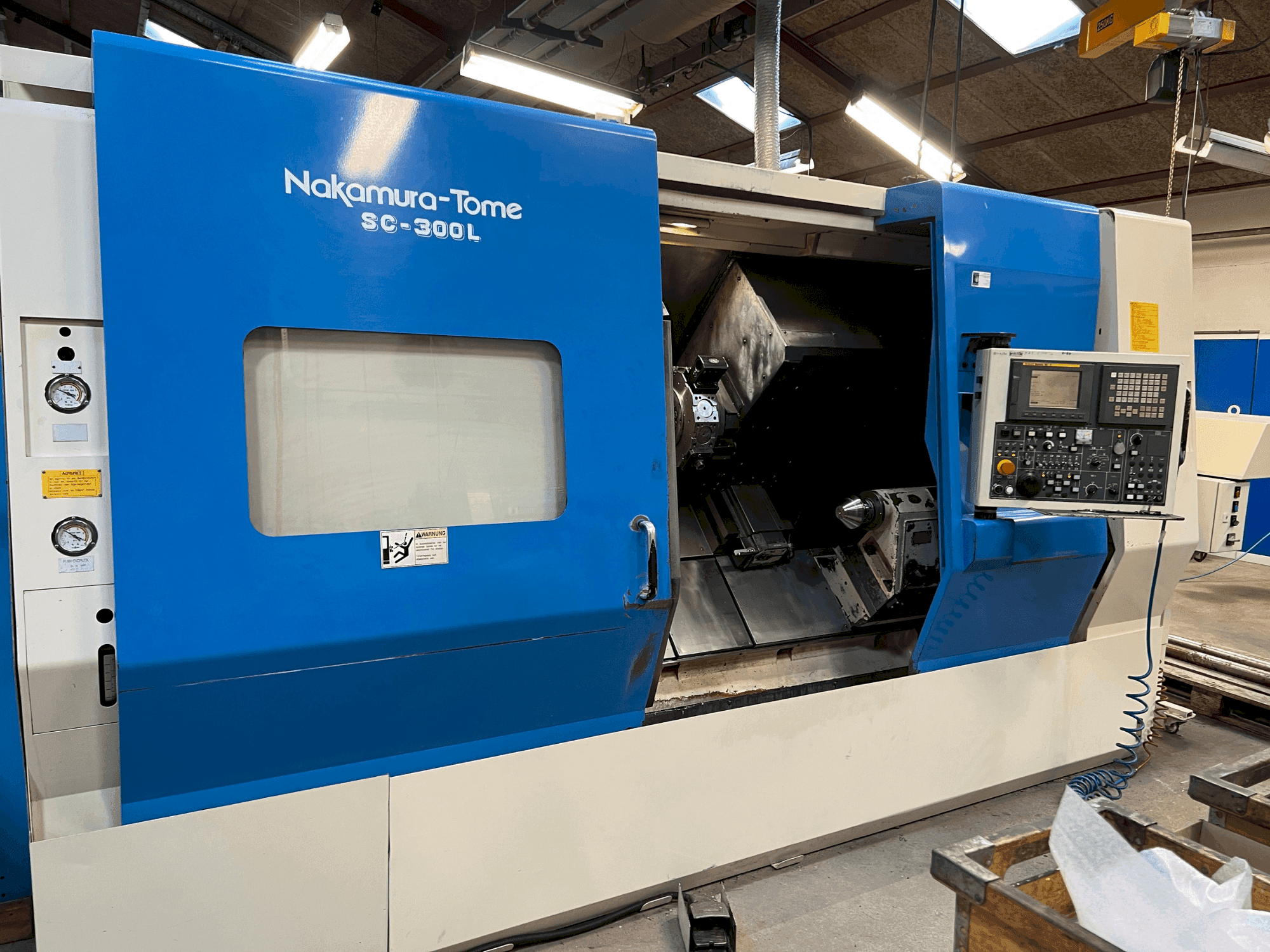 A NAKAMURA SL 300LY gép elölnézete