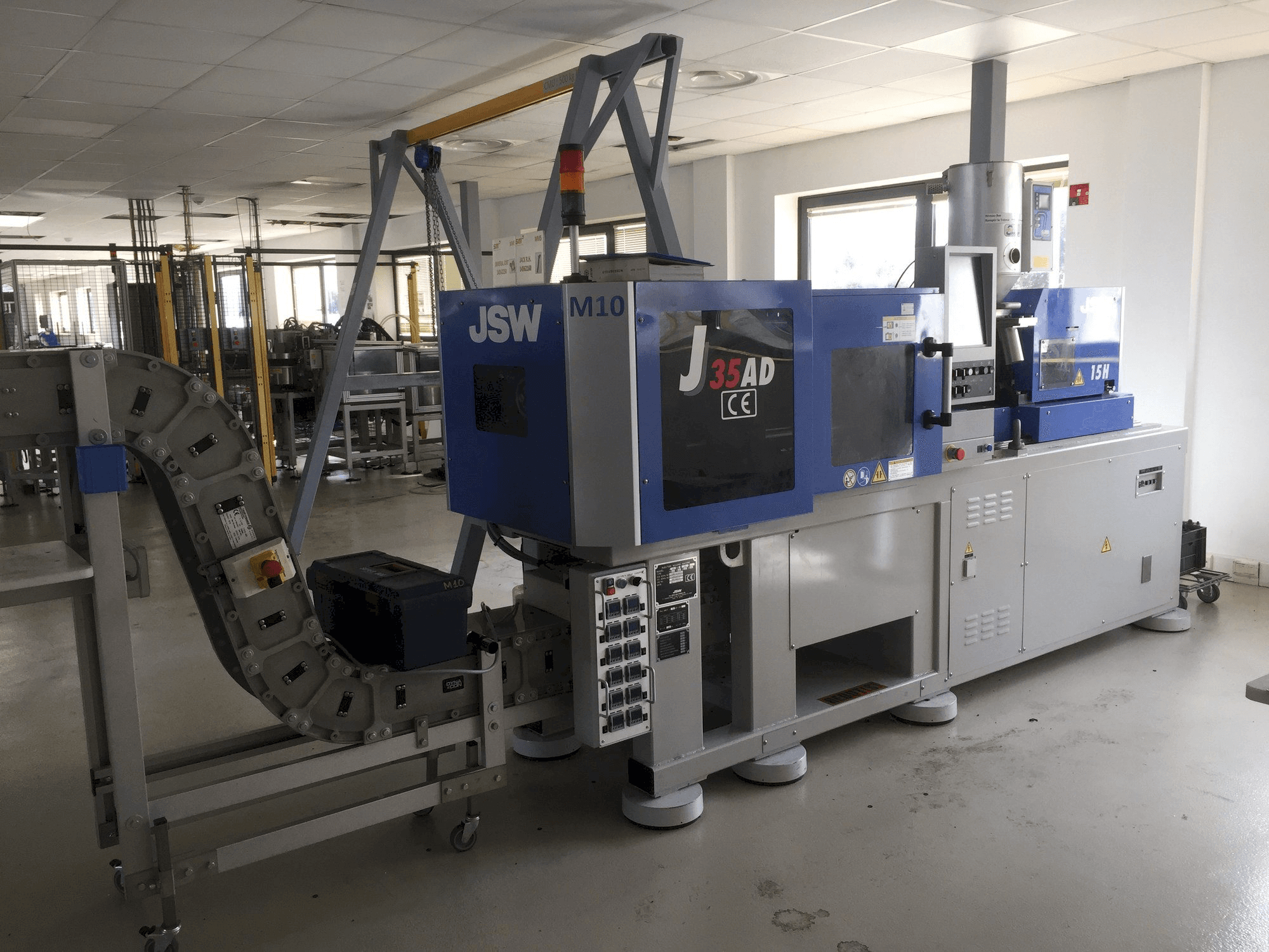 A JSW J 35 AD 15 H gép elölnézete