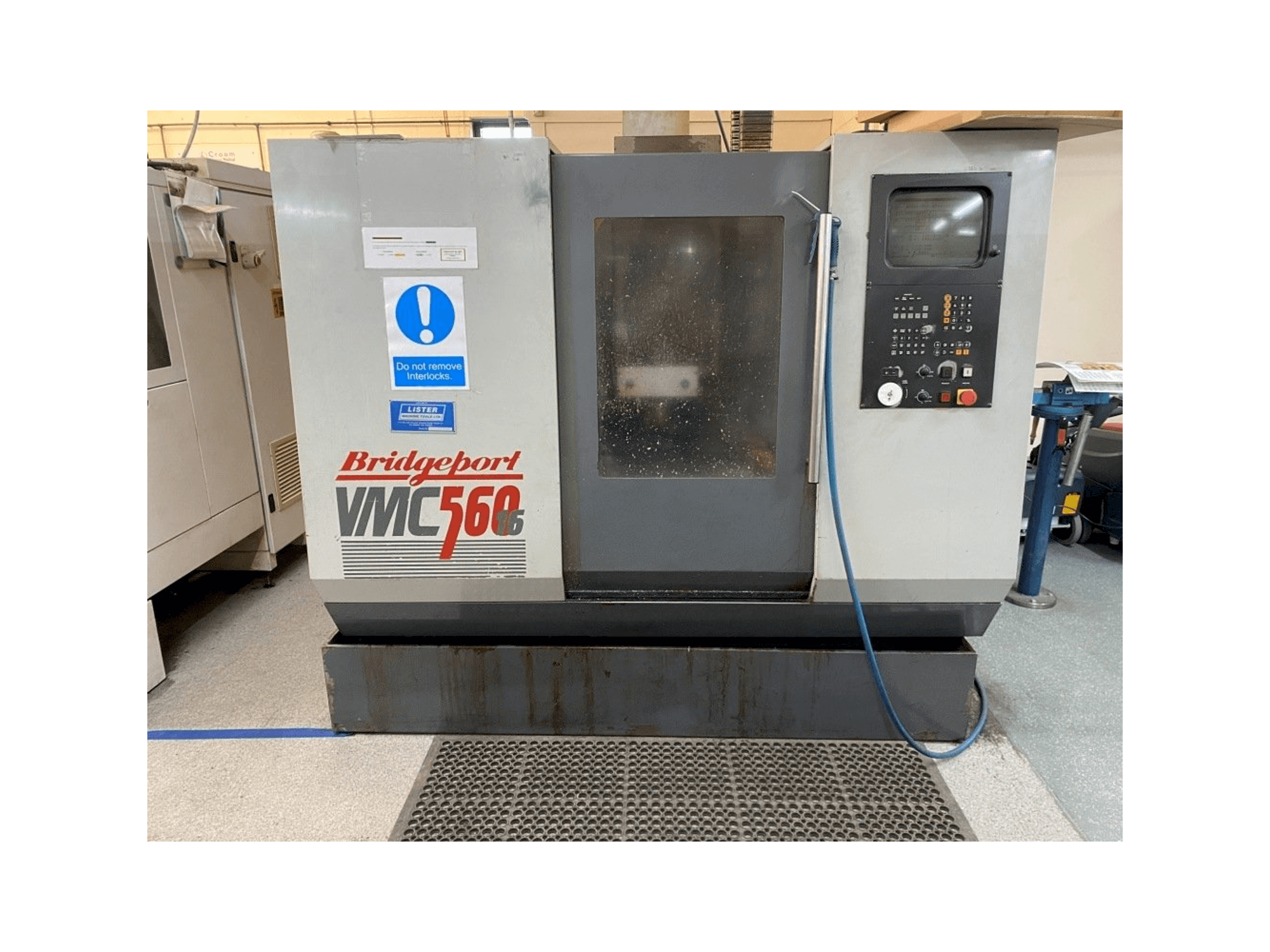 A Bridgeport VMC 560/16 gép elölnézete