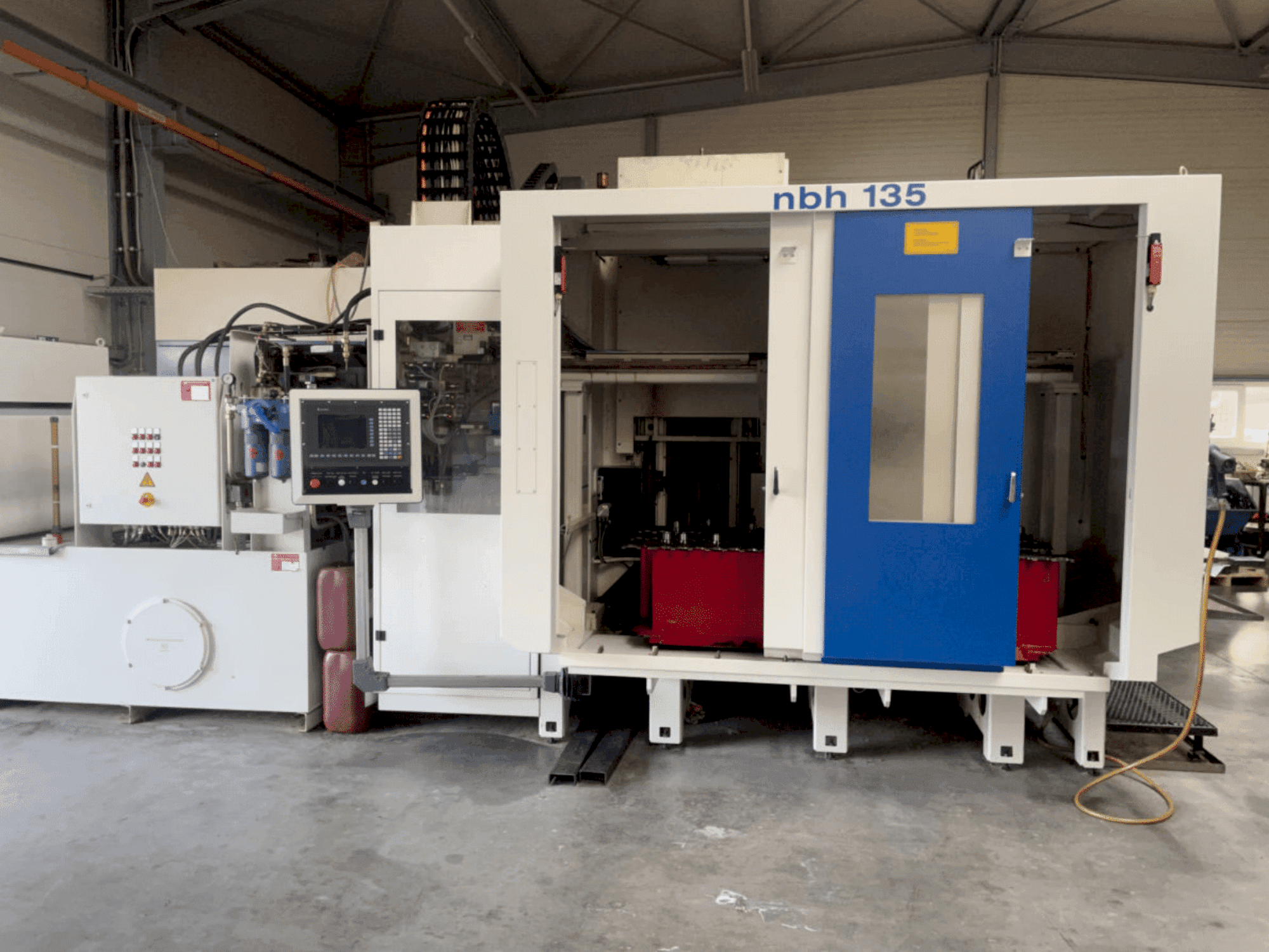 A HULLER HILLE NBH 135 Speed gép elölnézete