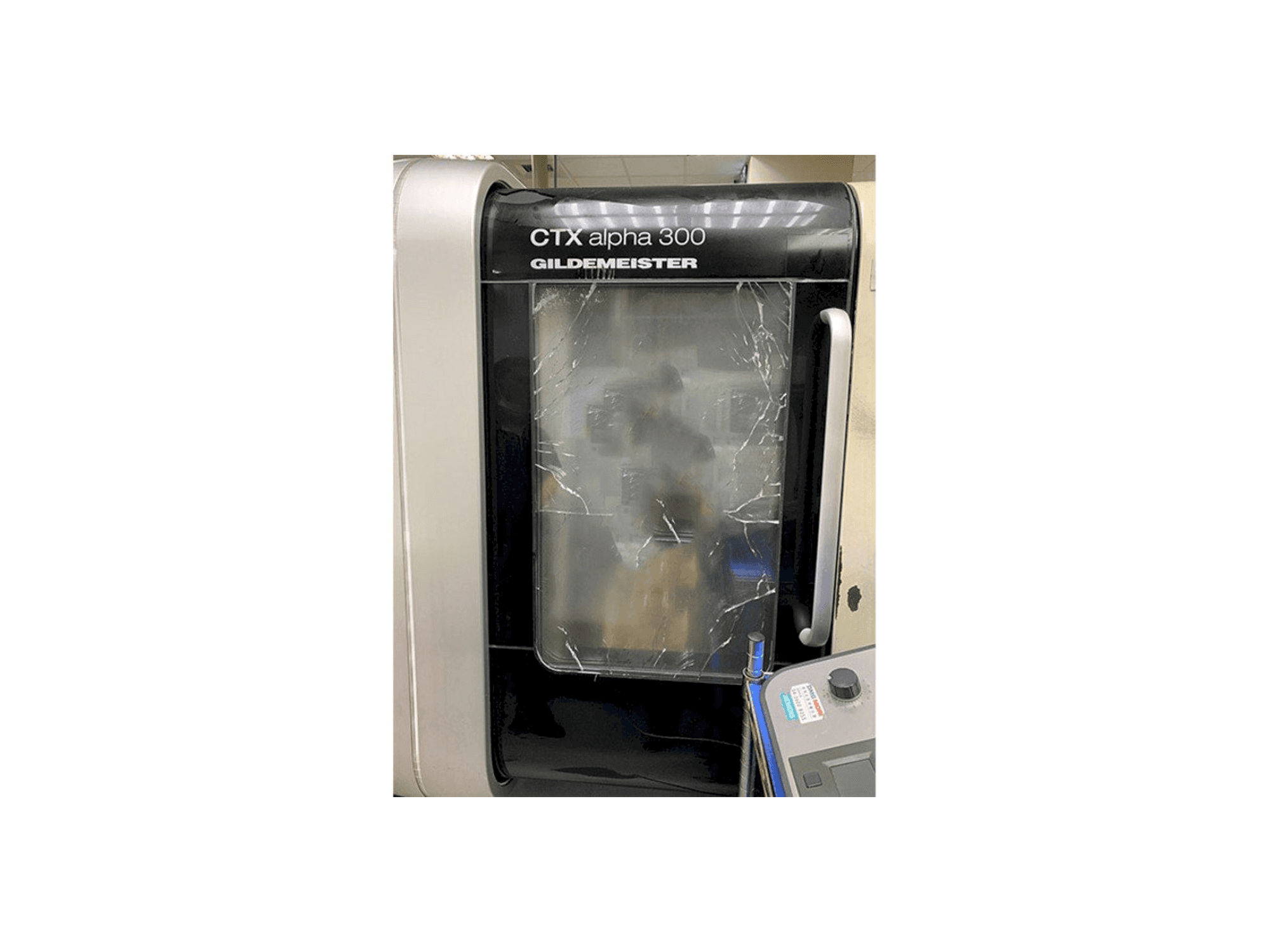 A Gildemeister CTX Alpha 300 V4 gép elölnézete