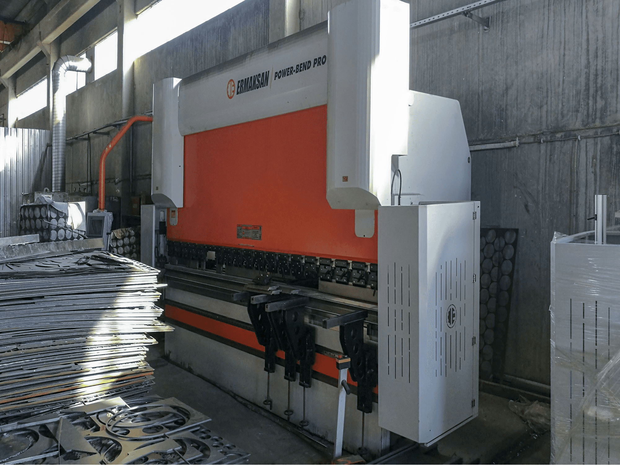 A ERMAKSAN POWER-BEND PRO gép jobb nézete