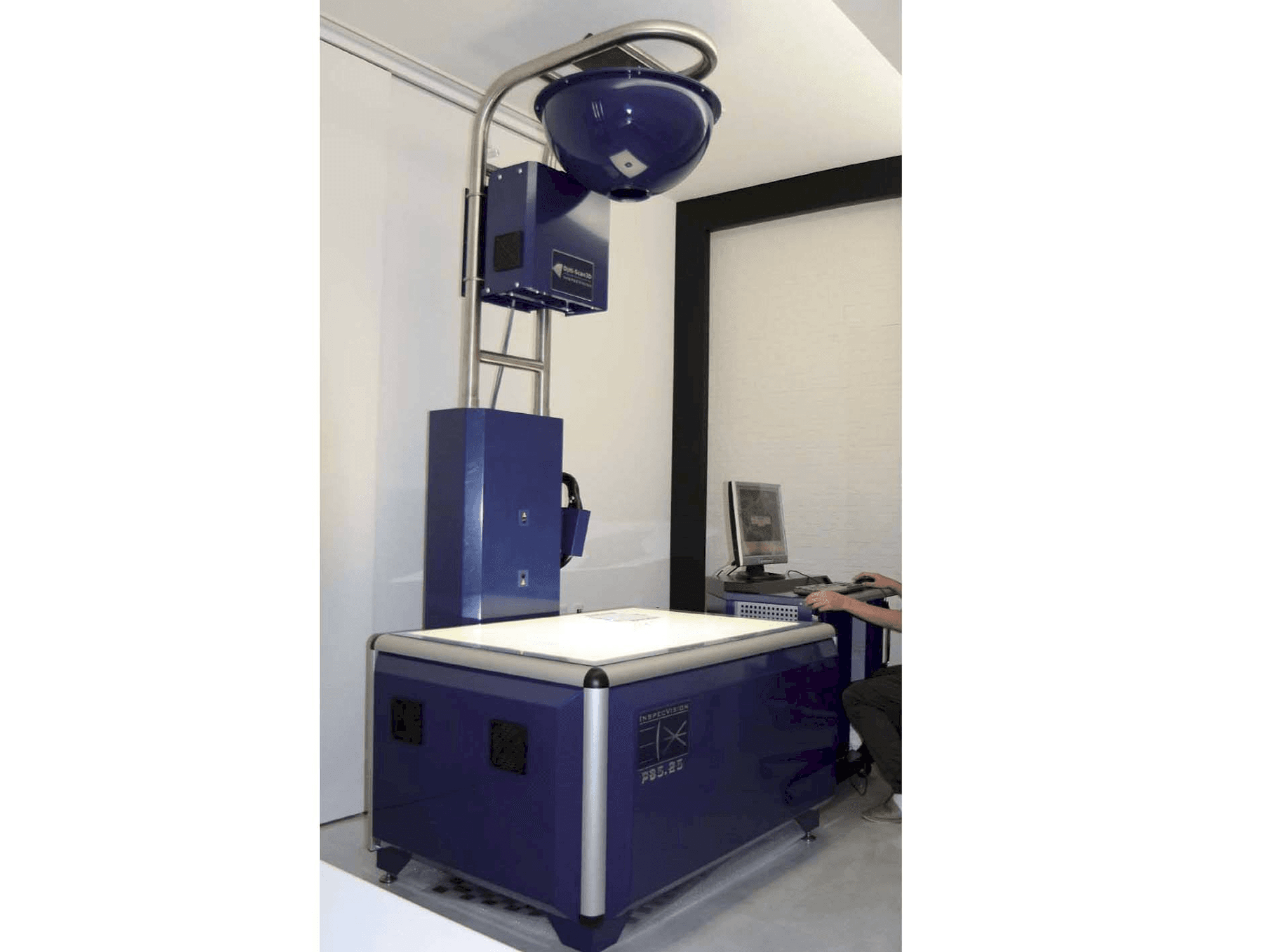 A InspecVision P85.25 gép elölnézete