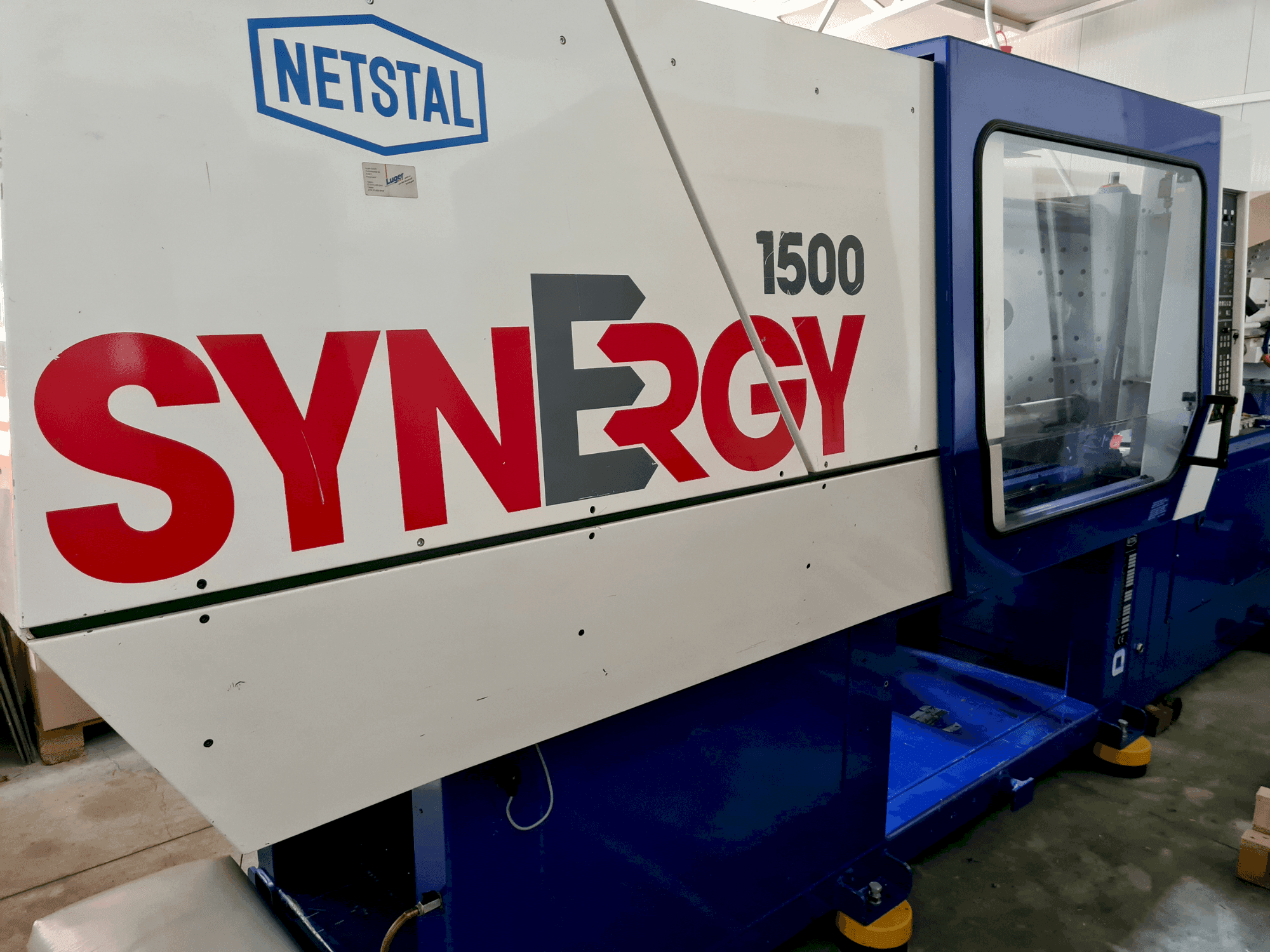 A Netstal SYNERGY 1500-600 gép elölnézete
