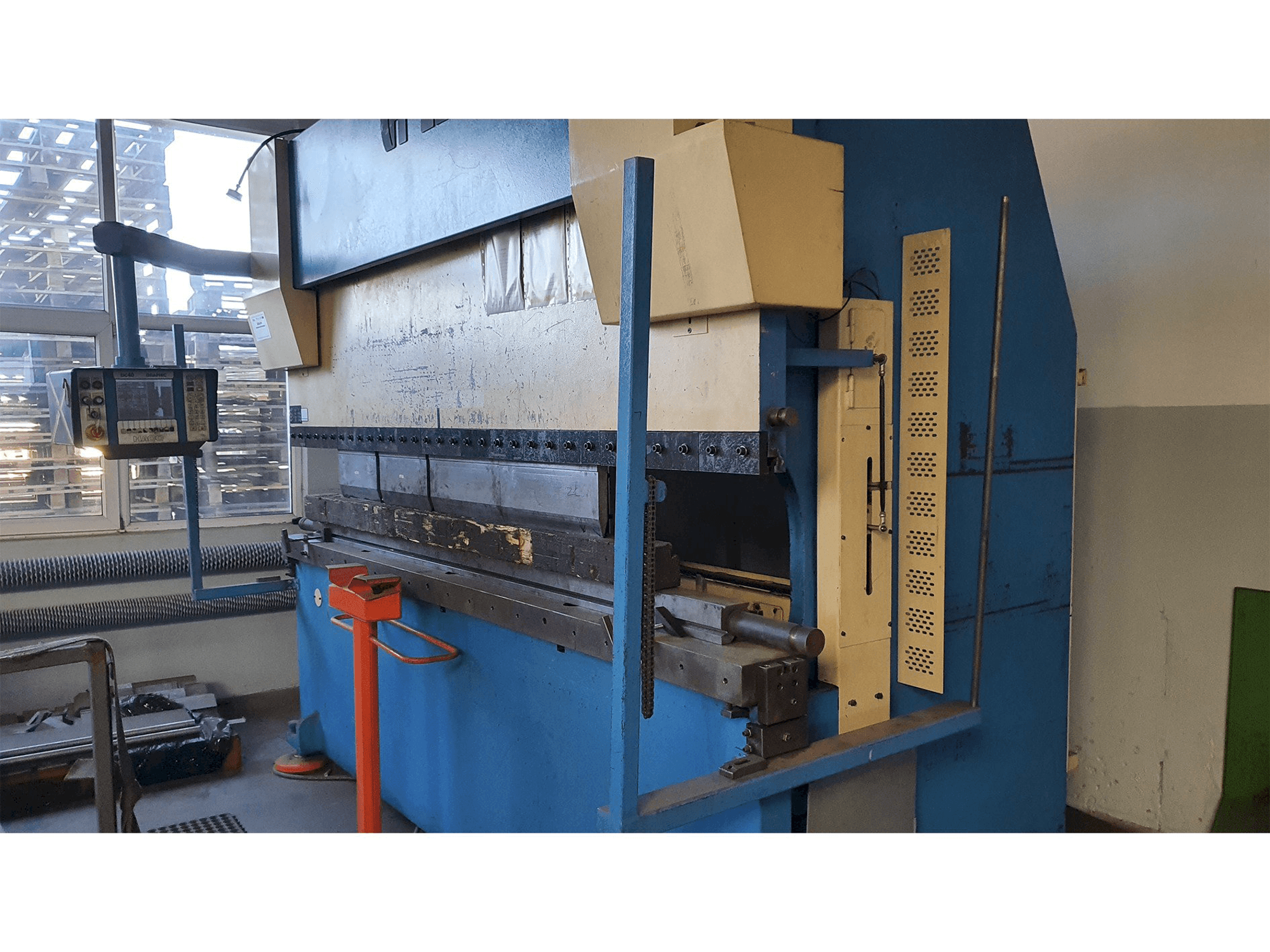 A HACO ERM30175 gép elölnézete