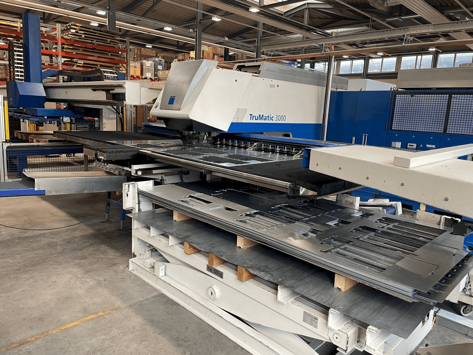 A TRUMPF Trumatic 3000 gép elölnézete