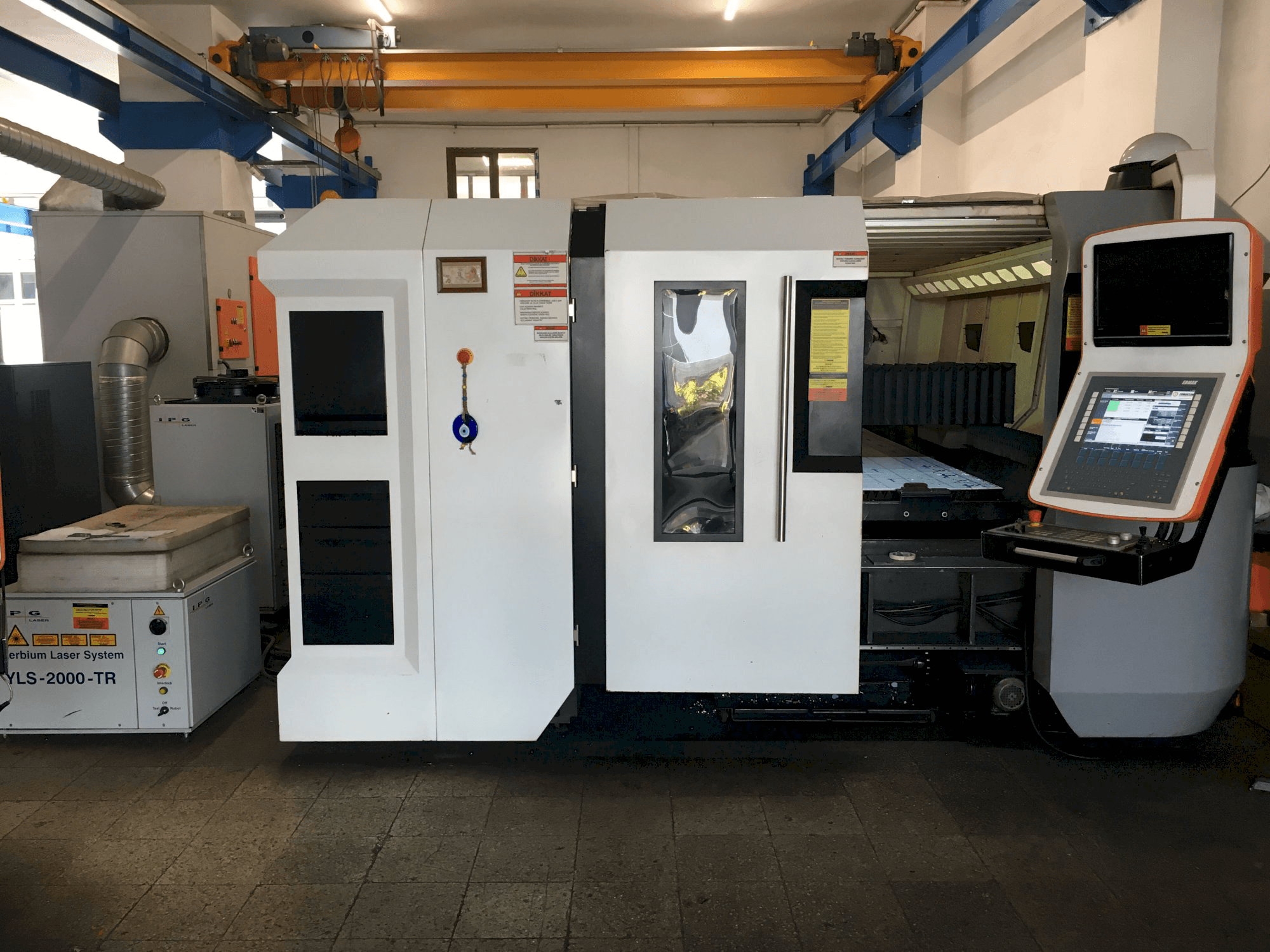 A ERMAKSAN FIBERMAK Momentum Gen-3 gép elölnézete