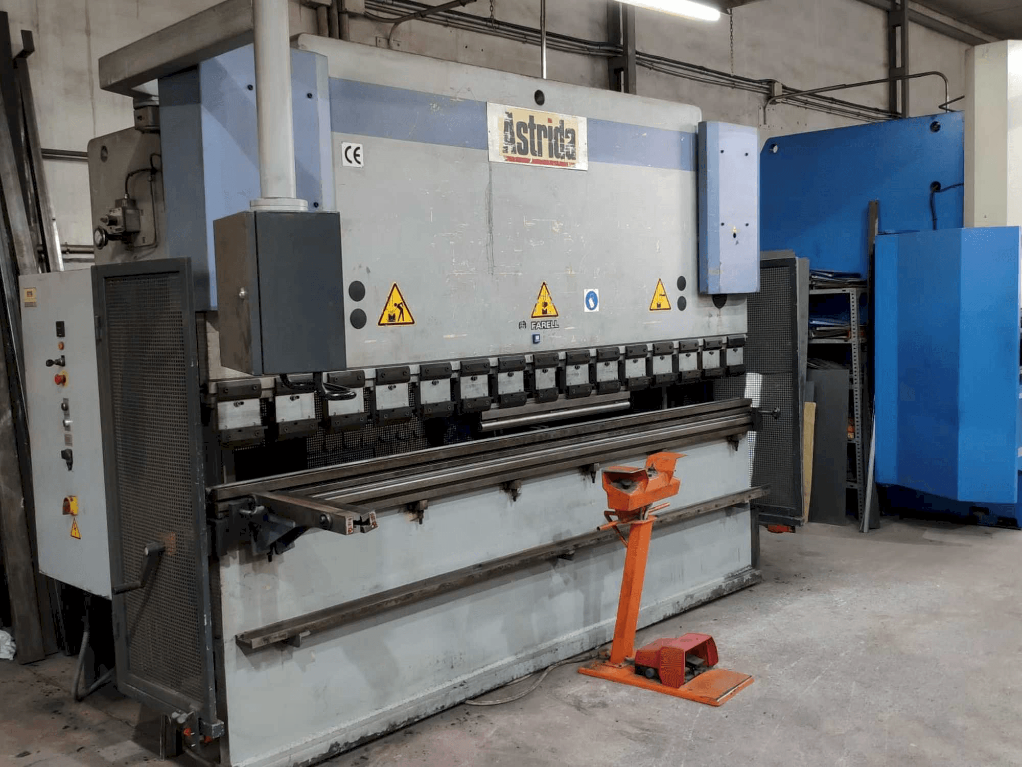 A Astrida APH 3106-120 gép elölnézete