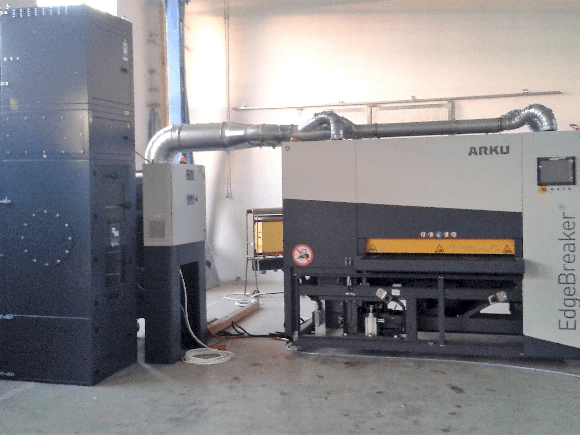 A ARKU EdgeBreaker 4000 gép elölnézete