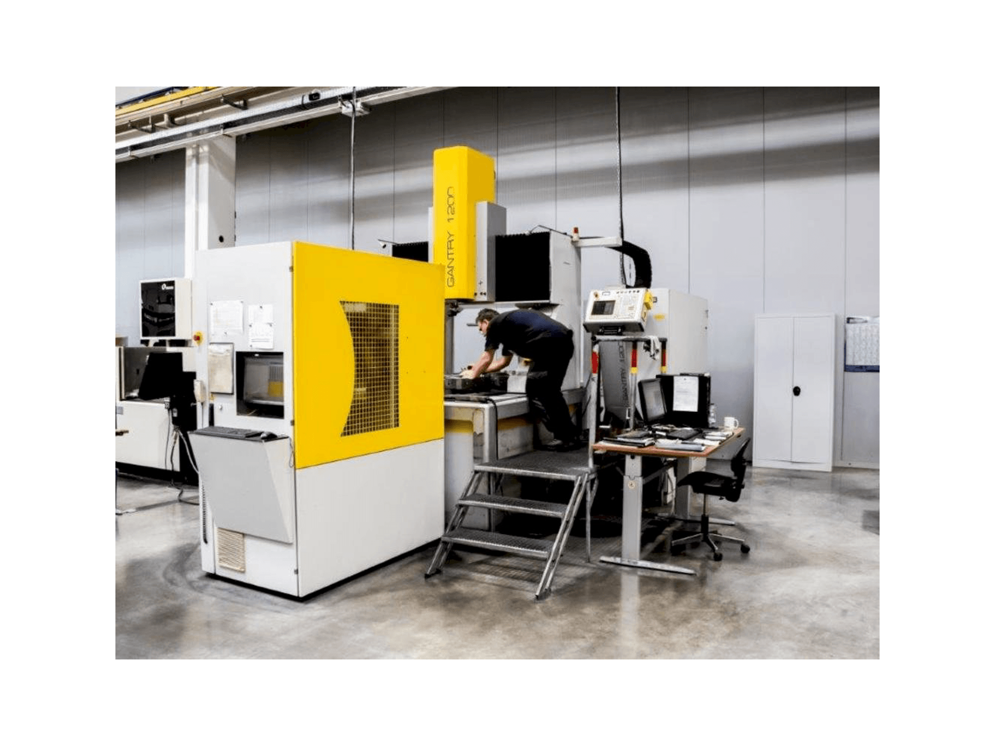 A OPS-INGERSOLL Gantry 1200 gép elölnézete