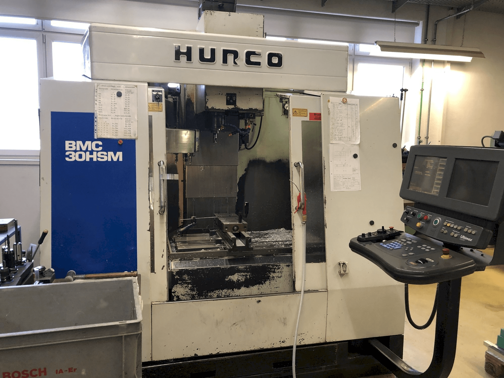 A Hurco BMC 30 HSM gép elölnézete