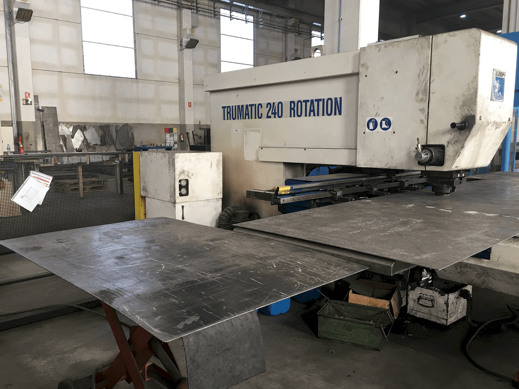 A Trumpf Trumatic 240 gép bal oldali nézete