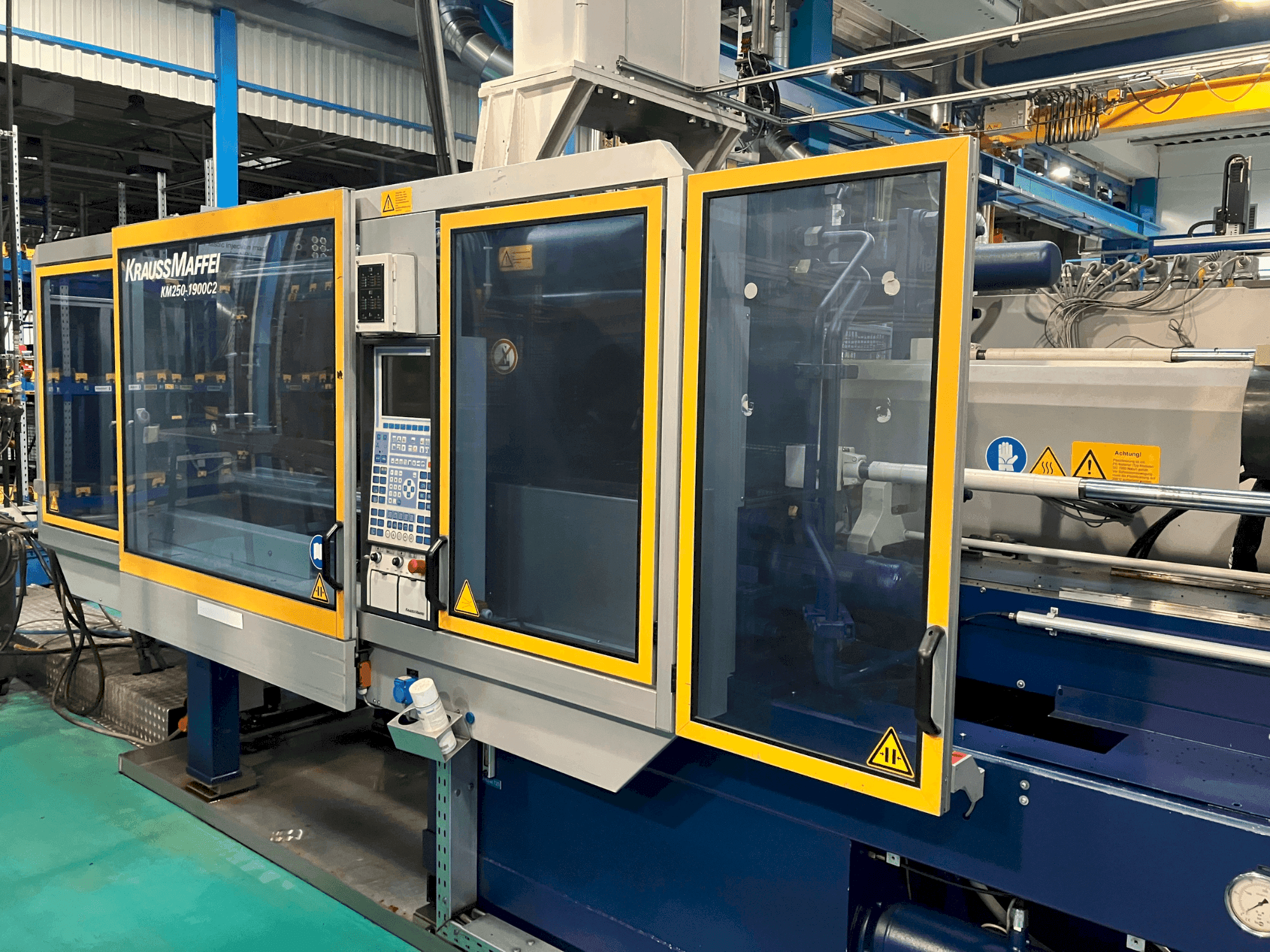 A Krauss Maffei 250-1900 C2 (2005) gép elölnézete