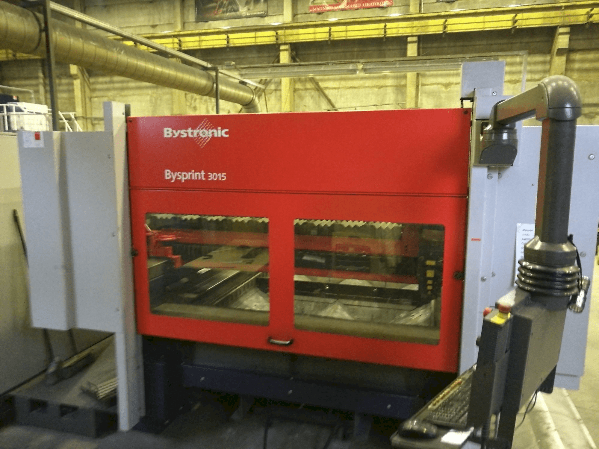 A Bystronic Bysprint 3015 gép elölnézete