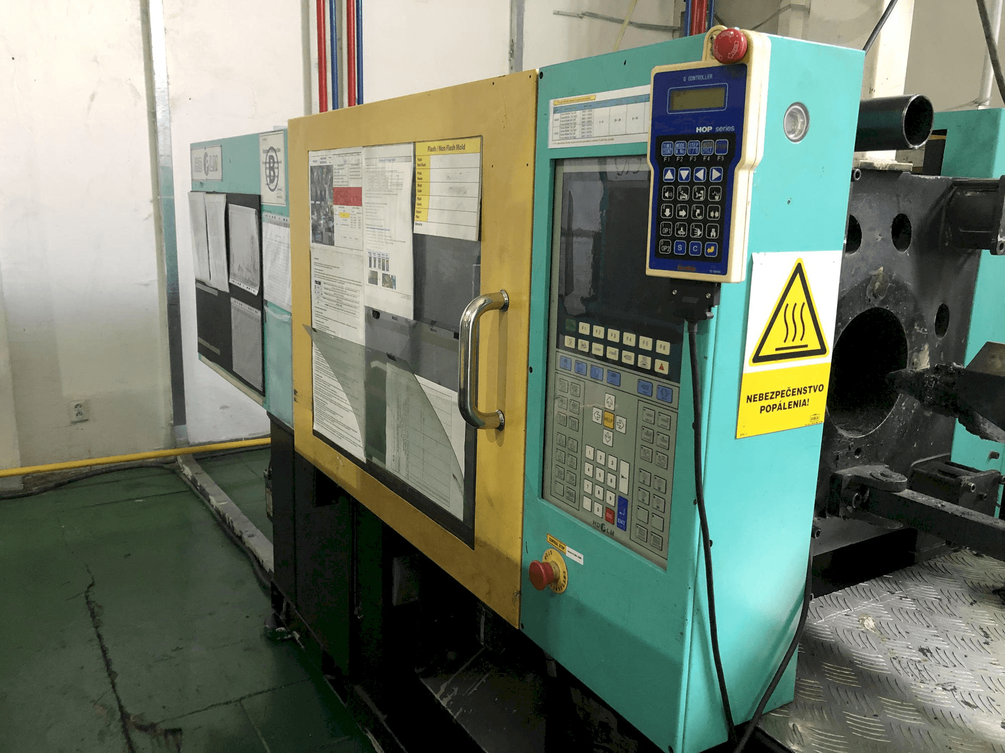 A Hyundai K-120V gép elölnézete