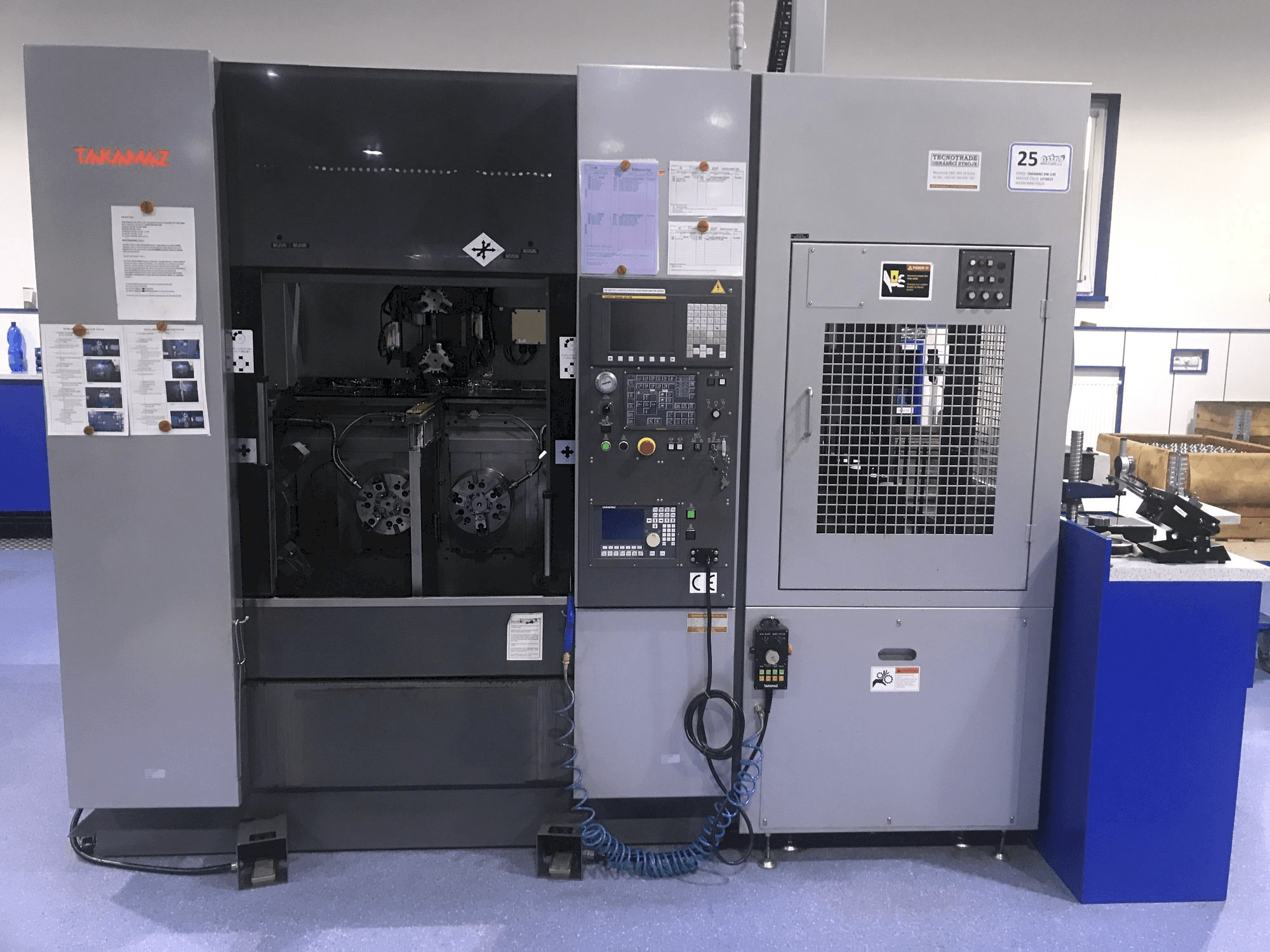 A Takamaz XW-130 gép elölnézete