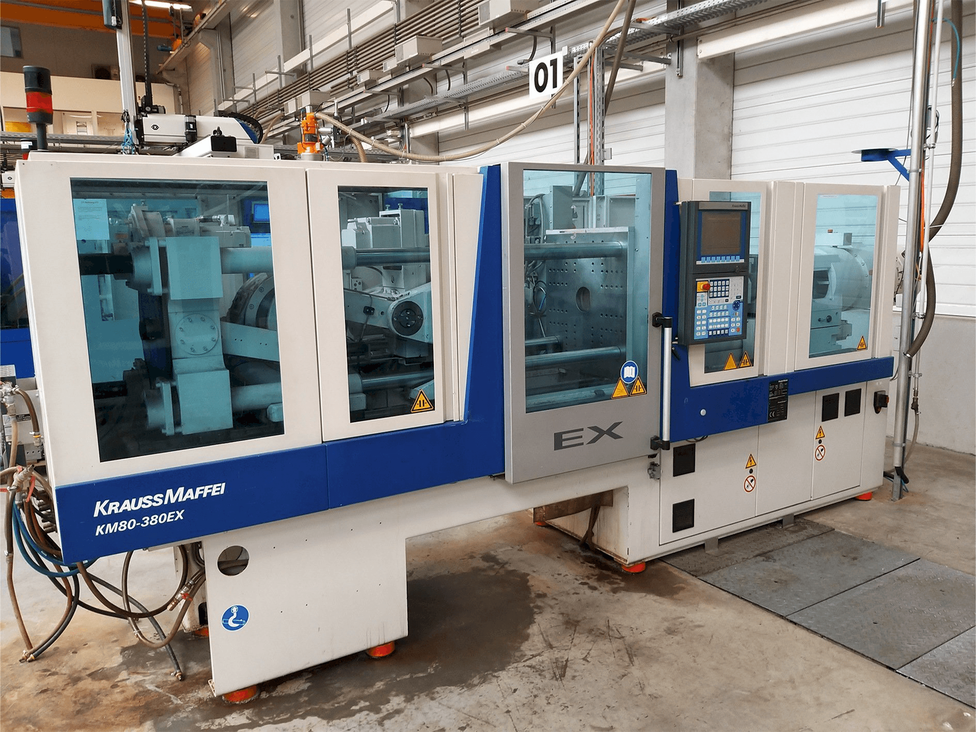 A Krauss Maffei 80-380 Ex gép elölnézete