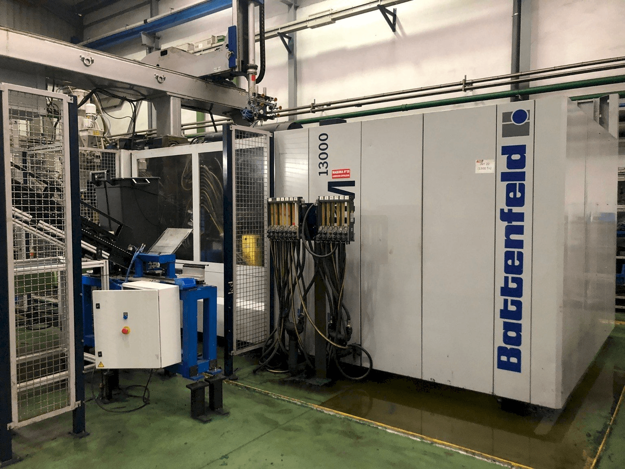 A Battenfeld HM 13000 gép elölnézete