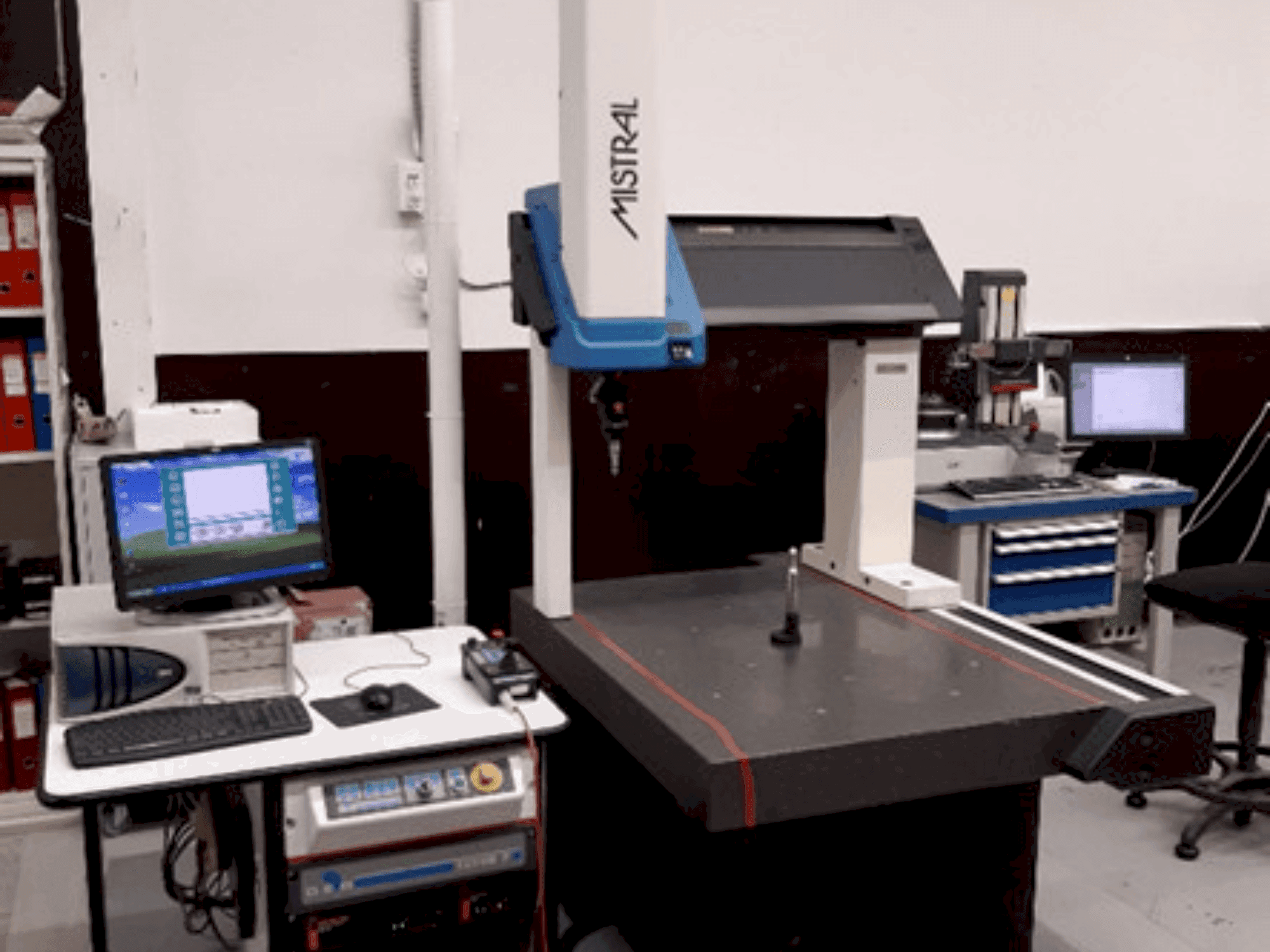 A DEA Mistral 070705 gép elölnézete